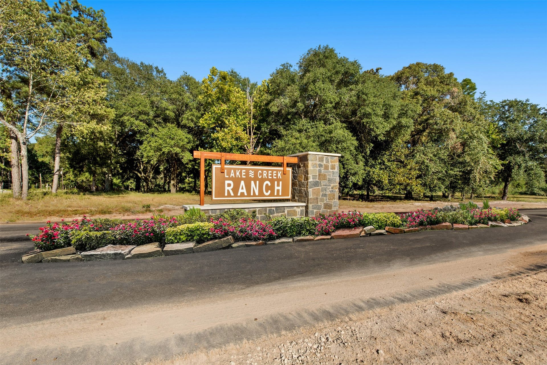 18248 Woodstream Crossing Road, Montgomery, TX 77316 18248 Woodstream Crossing Road, Montgomery, TX 77316