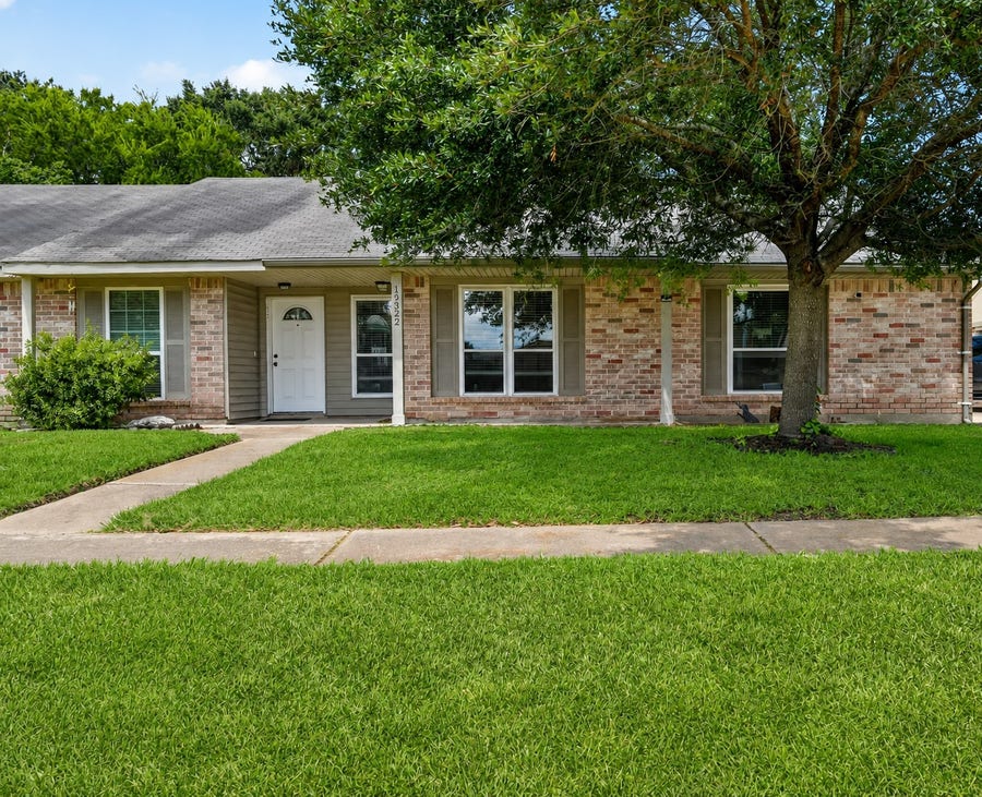 Property photo for 19322 Woodglen Drive, Katy, TX