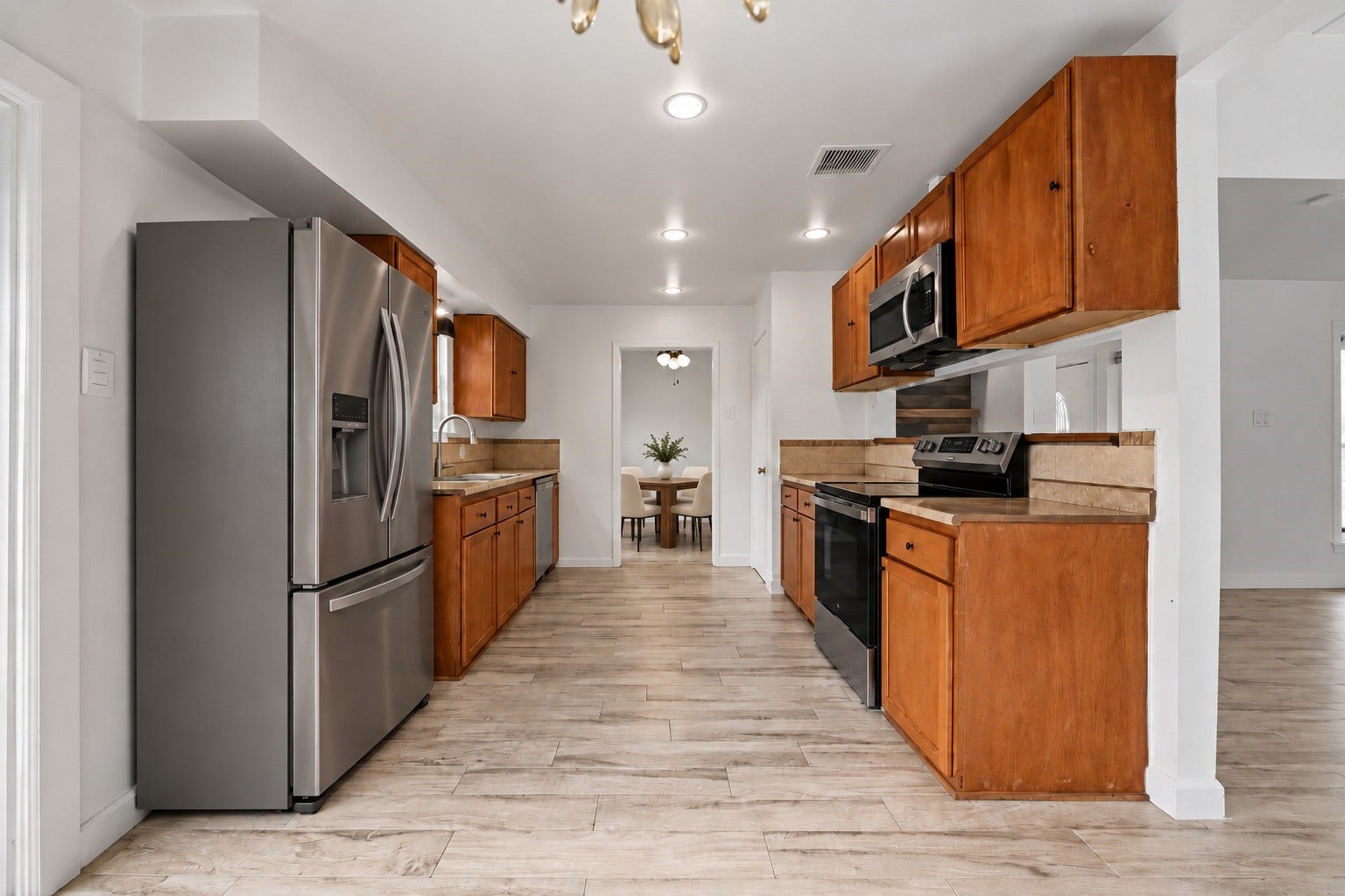 22711 Provincial Boulevard, Katy, TX 77450 Virtually Staged: Designed for easy cooking and entertaining, this welcoming kitchen combines generous floor space with exceptional functionality.