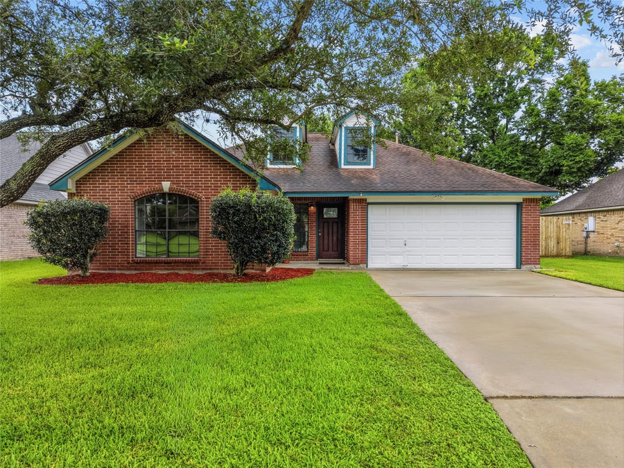 Property photo for 111 Jamestown Avenue, Clute, TX