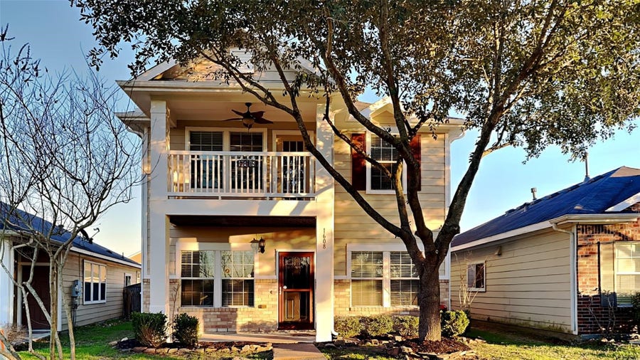 Property photo for 1608 Claremont Garden Circle, Houston, TX