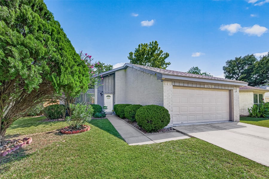 Property photo for 11719 Acadian Drive, Houston, TX