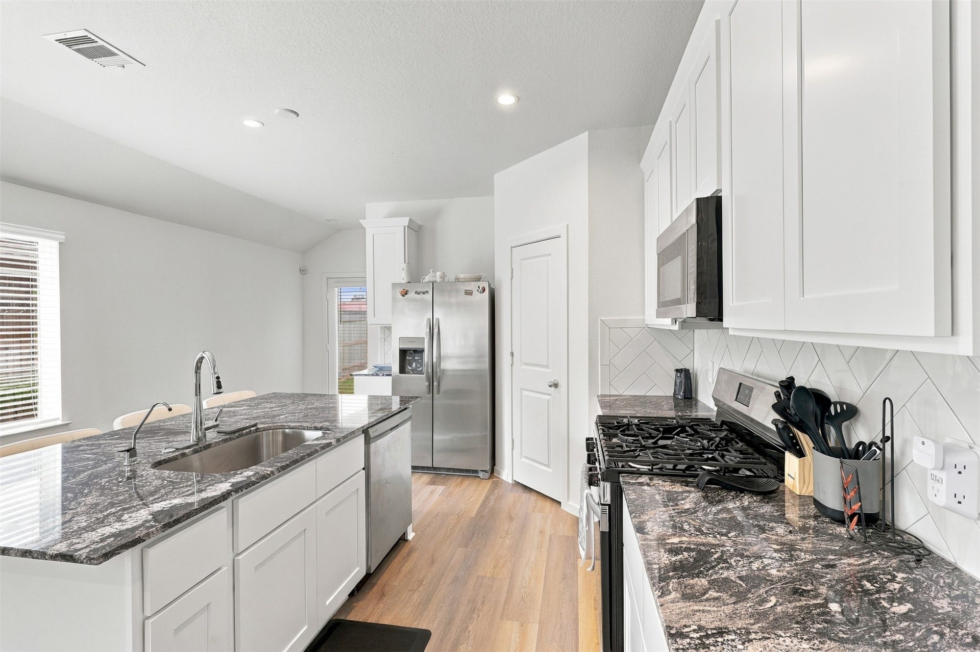 7902 Lavender Jade Drive, Rosharon, TX 77583 7902 Lavender Jade Drive, Rosharon, TX 77583
