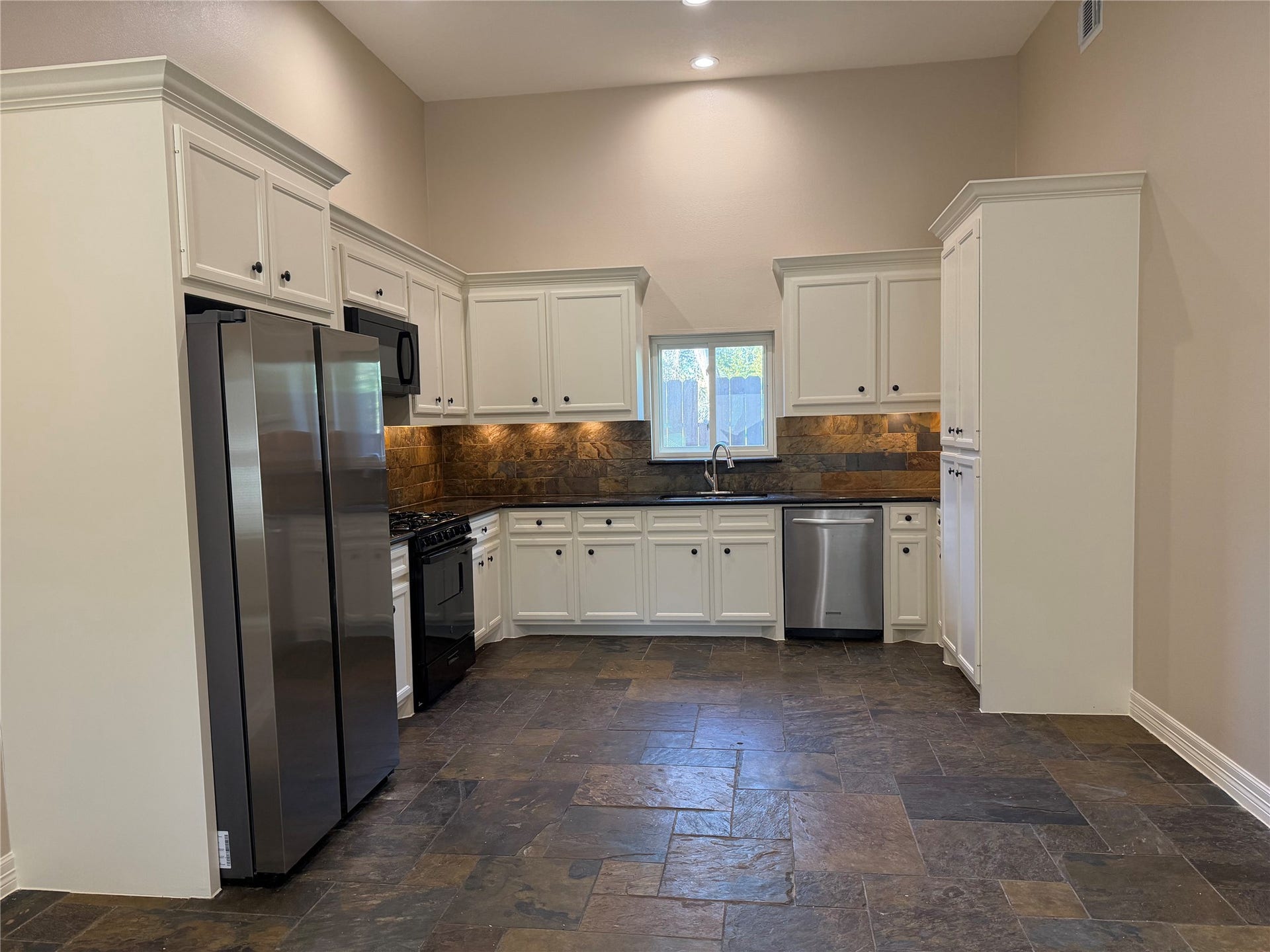 1014 Roxella Street, #B, Houston, TX 77076 1014 Roxella Street, #B, Houston, TX 77076