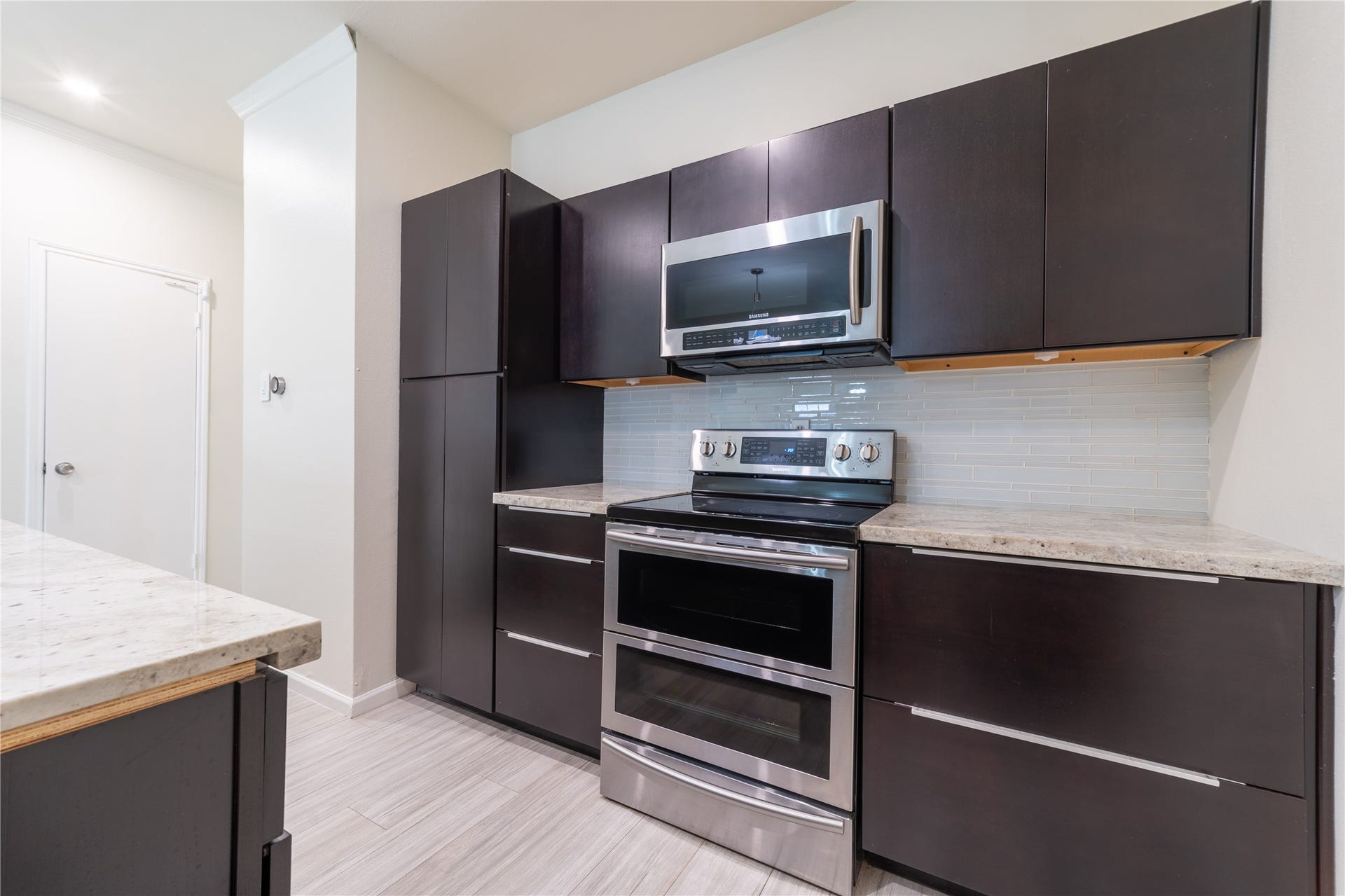 7332 Regency Square Court, #7332, Houston, TX 77036 Modern kitchen with stainless steel appliances, quartz countertops, and soft close cabinetry