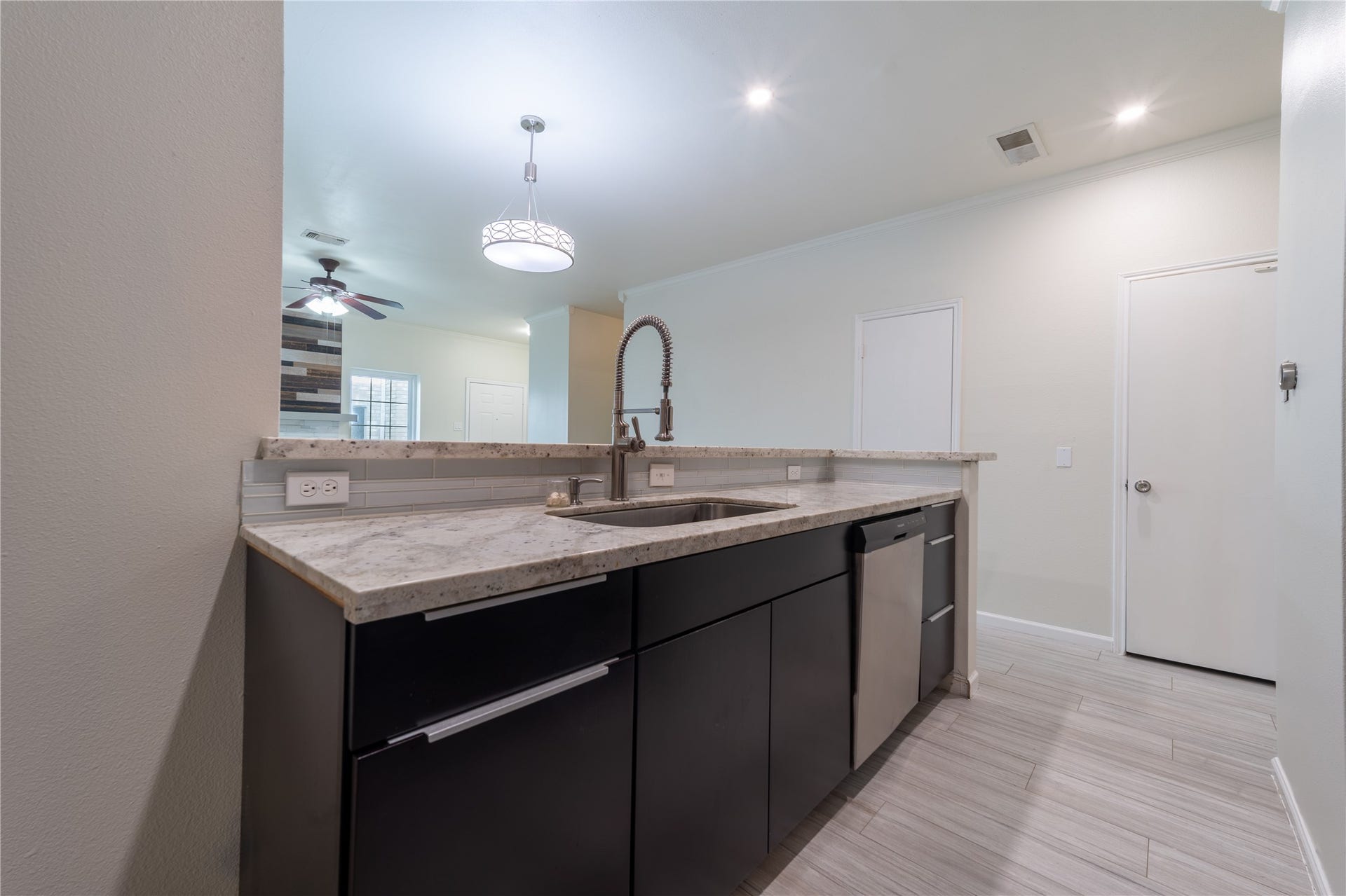 7332 Regency Square Court, #7332, Houston, TX 77036 Kitchen Peninsula with a farmhouse sink, quartz countertops and stainless steel dishwasher