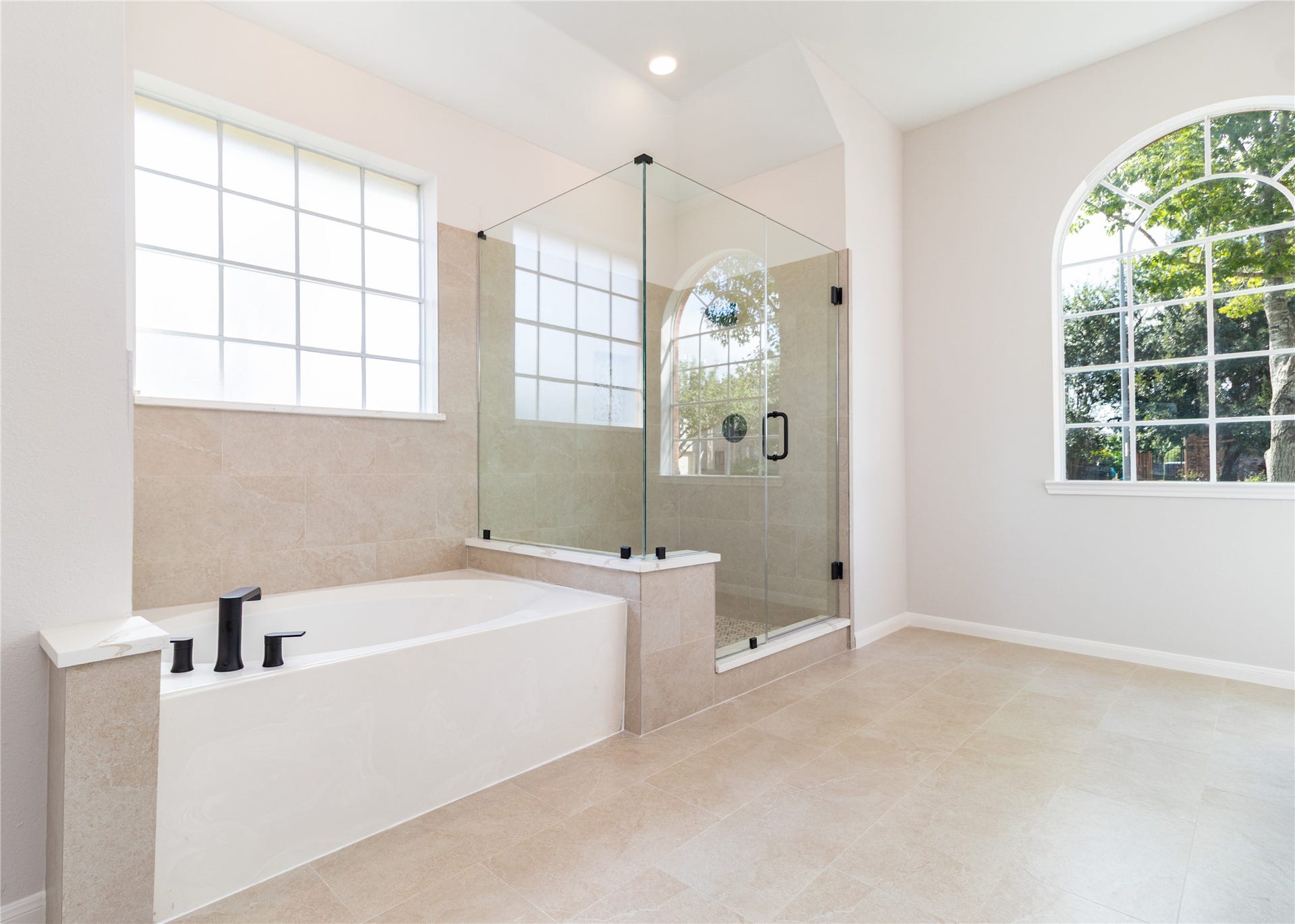 3115 Hickory Grove Lane, Pearland, TX 77584 The primary bath was completely updated with new shower glass, tile, fixtures, cabinets, quartz tops, mirrors, and more.