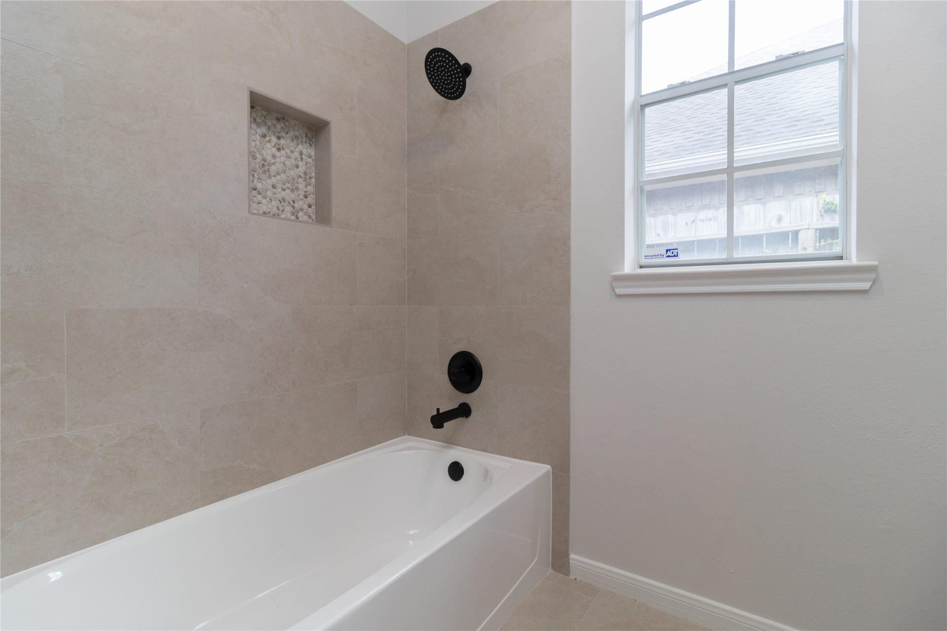 3115 Hickory Grove Lane, Pearland, TX 77584 Updated bath shower and tub