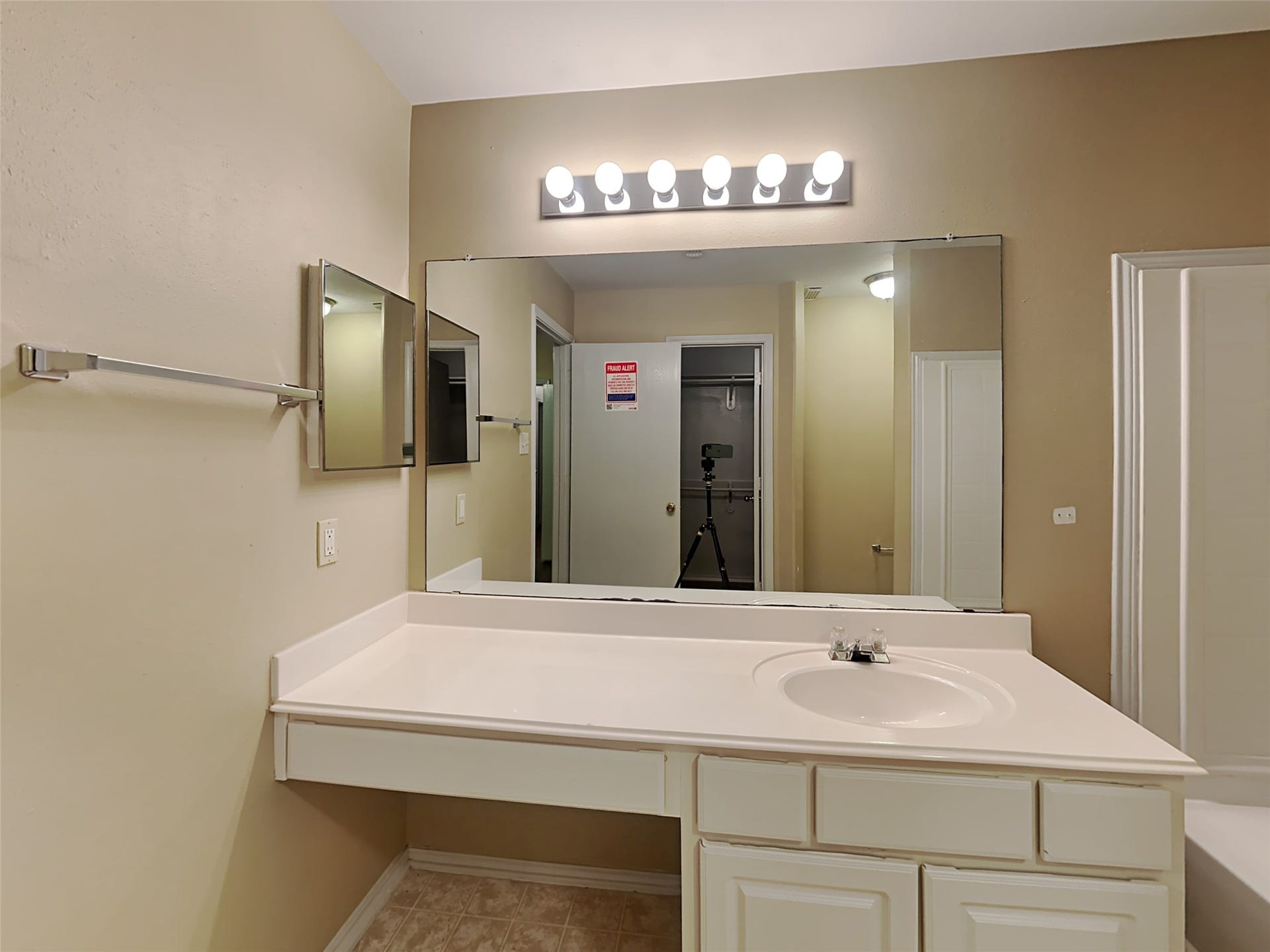 9310 Fillmont Lane, Houston, TX 77044 9310 Fillmont Lane, Houston, TX 77044