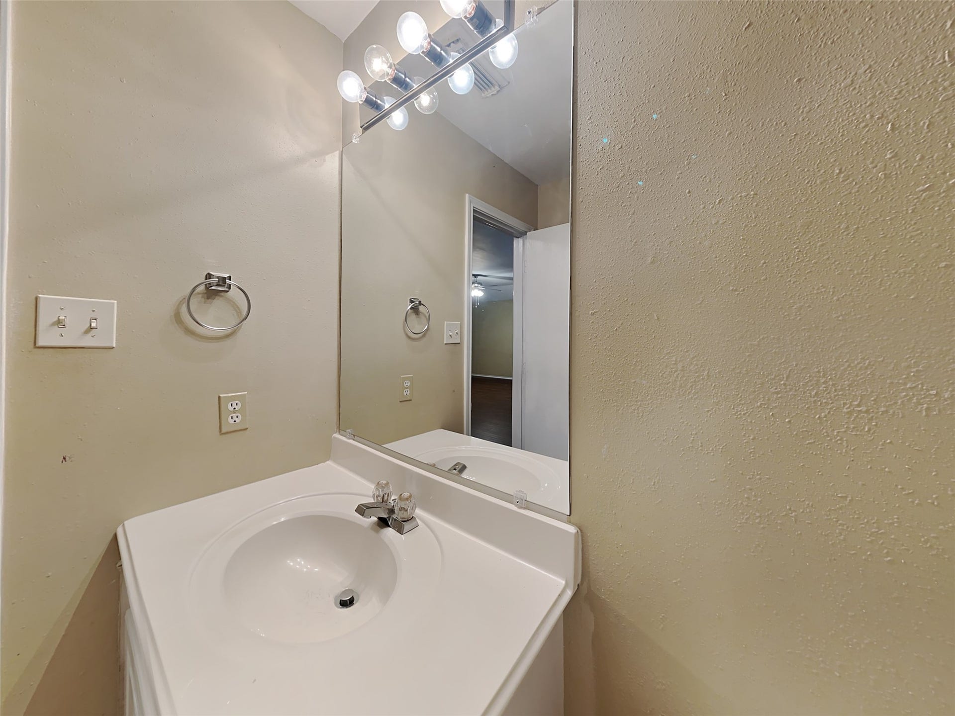 9310 Fillmont Lane, Houston, TX 77044 9310 Fillmont Lane, Houston, TX 77044