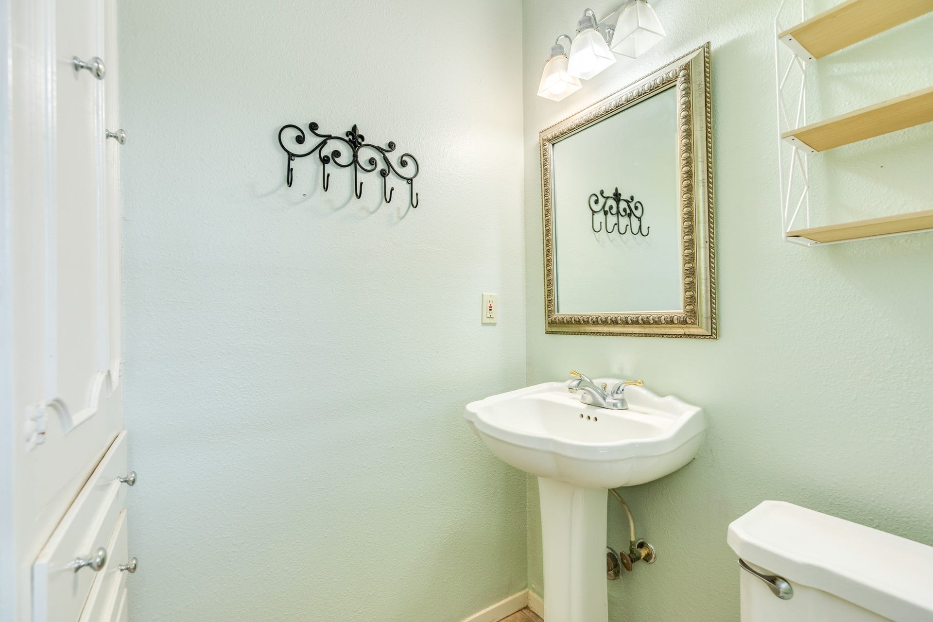 120 Palm Lane, Lake Jackson, TX 77566