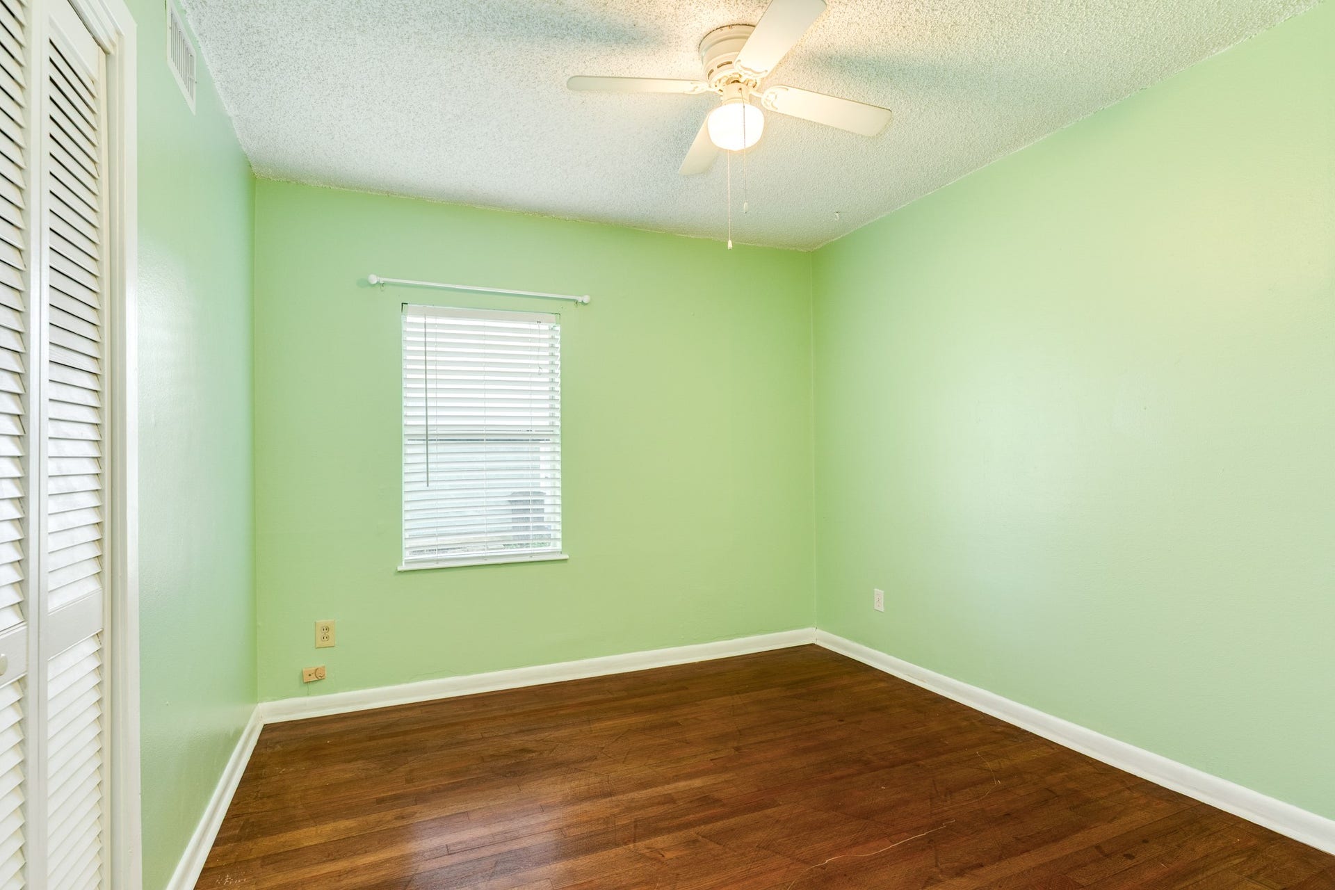 120 Palm Lane, Lake Jackson, TX 77566