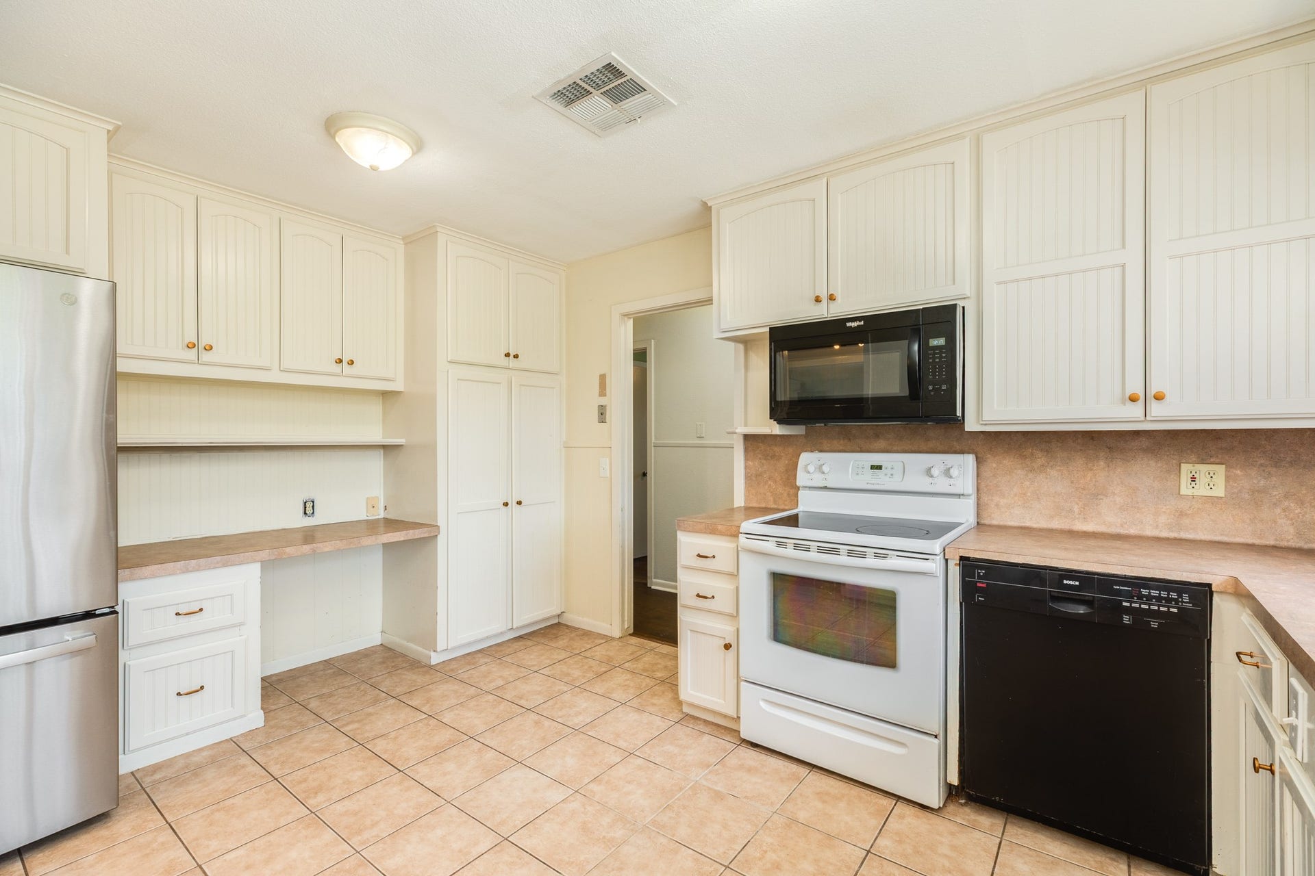 120 Palm Lane, Lake Jackson, TX 77566