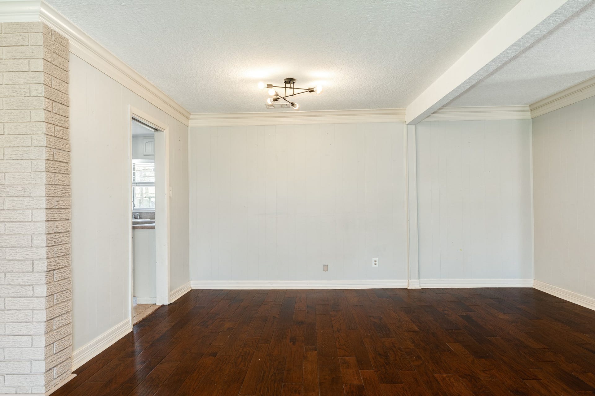 120 Palm Lane, Lake Jackson, TX 77566