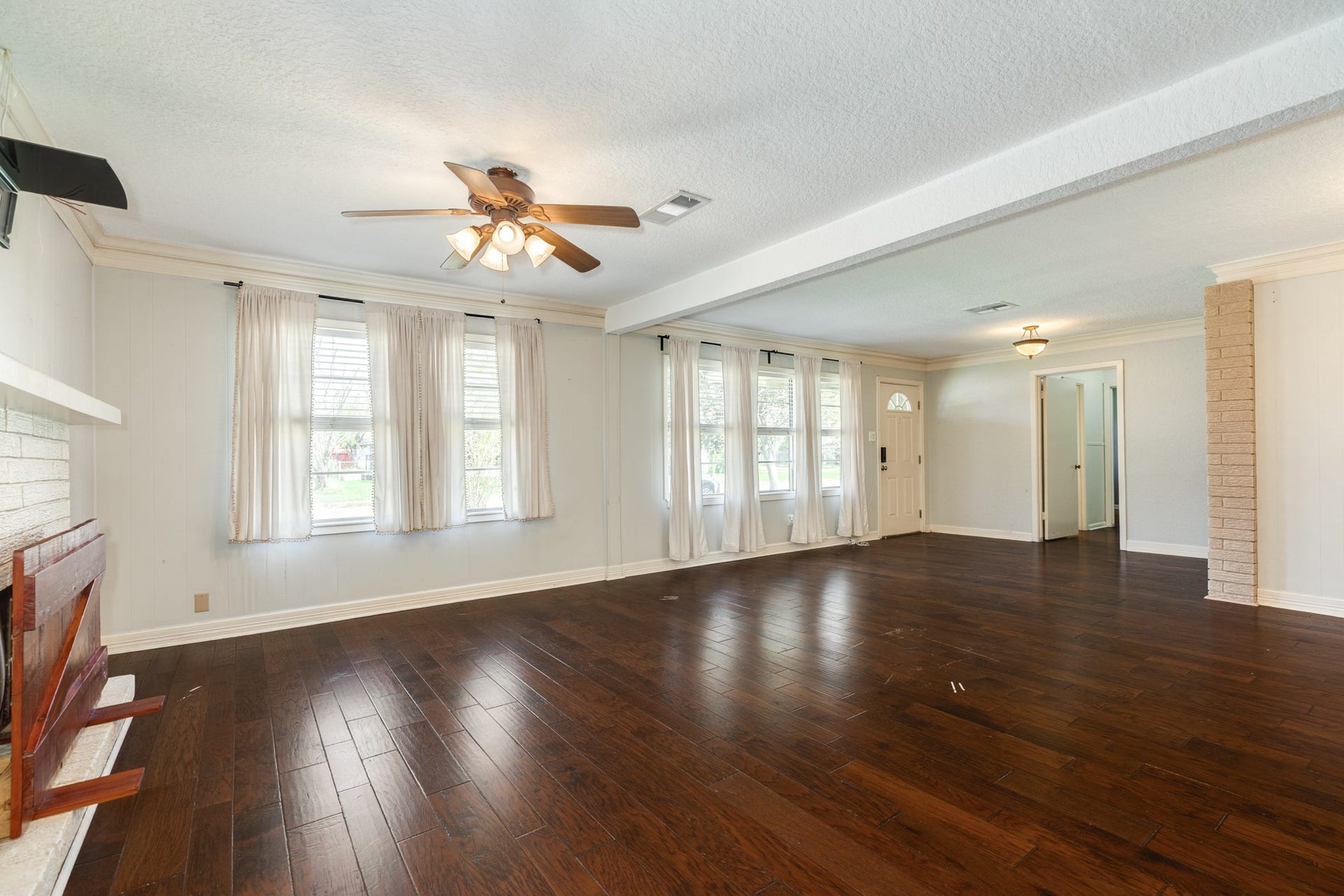 120 Palm Lane, Lake Jackson, TX 77566