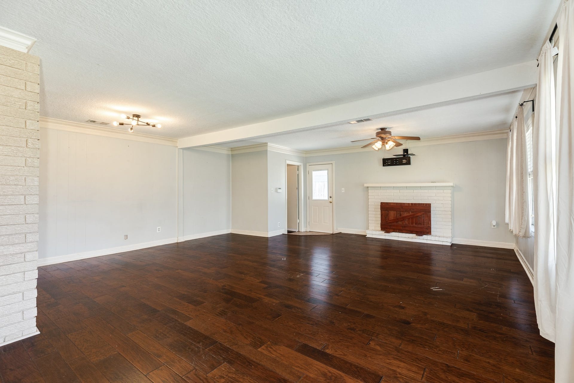 120 Palm Lane, Lake Jackson, TX 77566