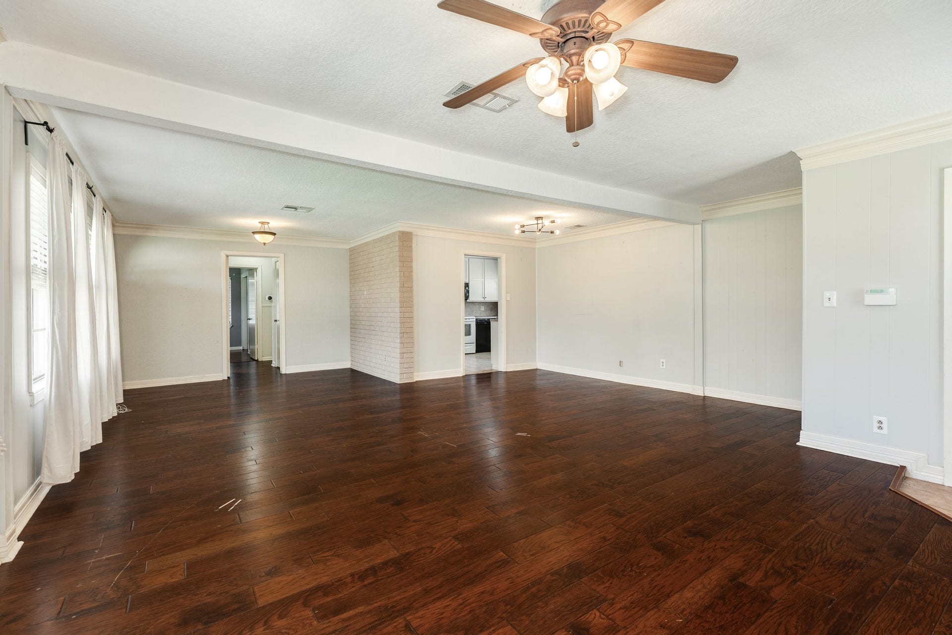 120 Palm Lane, Lake Jackson, TX 77566