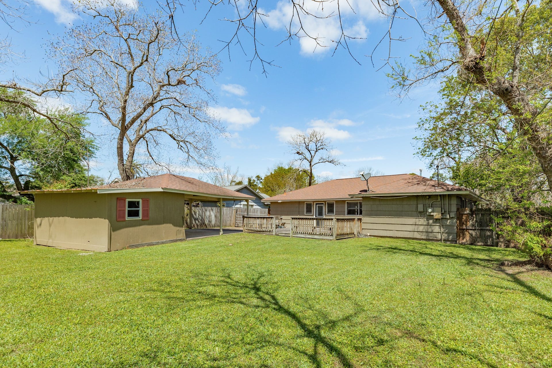 120 Palm Lane, Lake Jackson, TX 77566