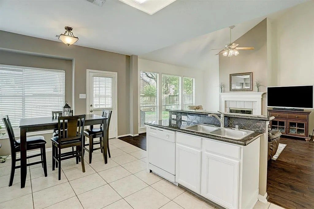 635 Presley Way, Sugar Land, TX 77479 635 Presley Way, Sugar Land, TX 77479