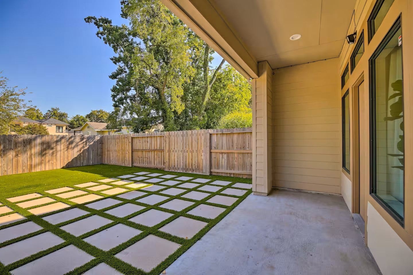4211 New Orleans Street, Houston, TX 77020 4211 New Orleans Street, Houston, TX 77020