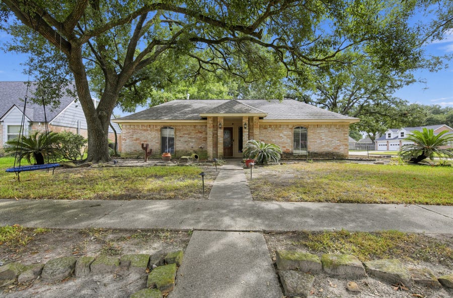 Property photo for 15502 Chichester Lane, Jersey Village, TX