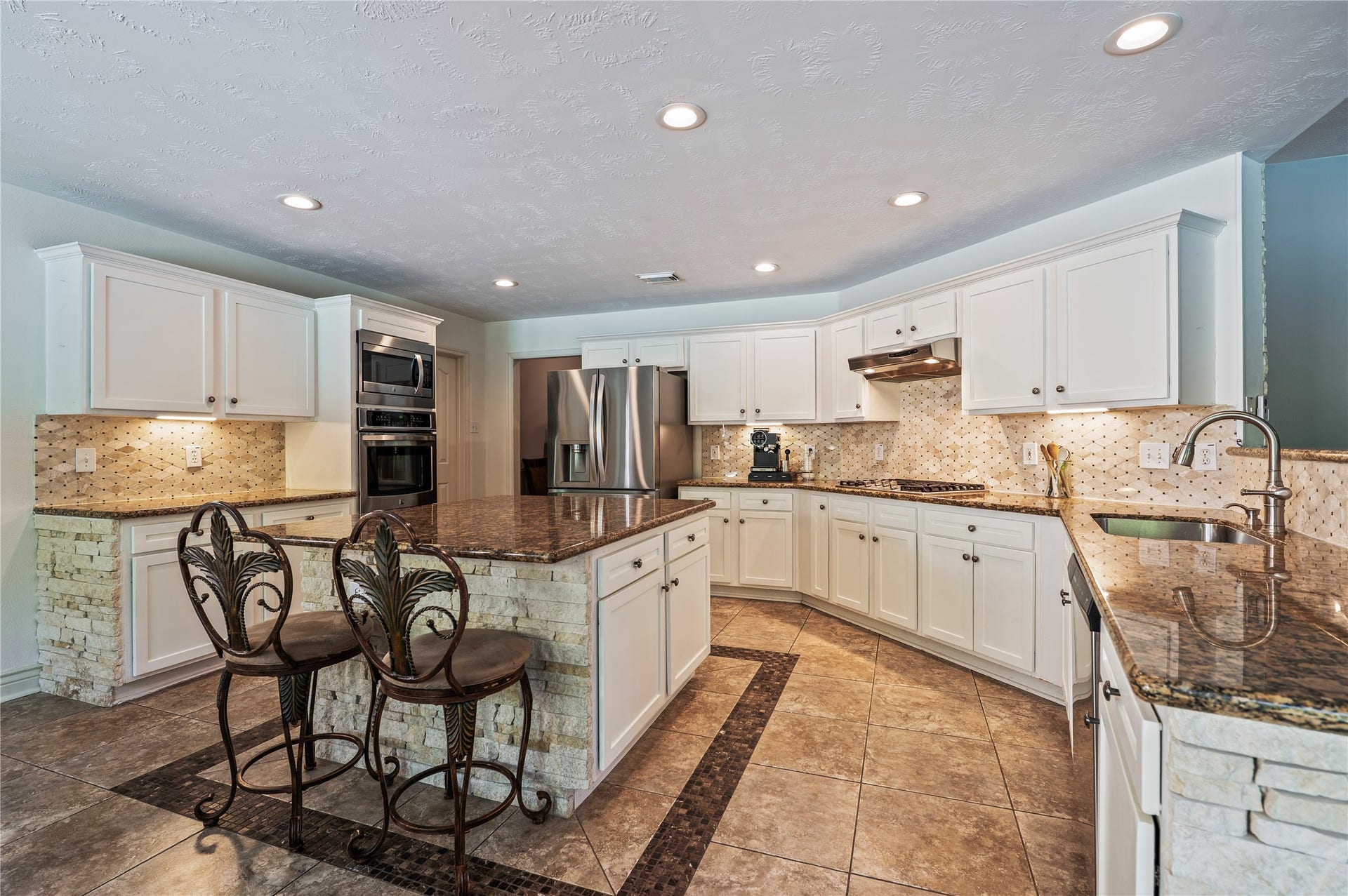 505 Twin Pines Drive, Friendswood, TX 77546 505 Twin Pines Drive, Friendswood, TX 77546