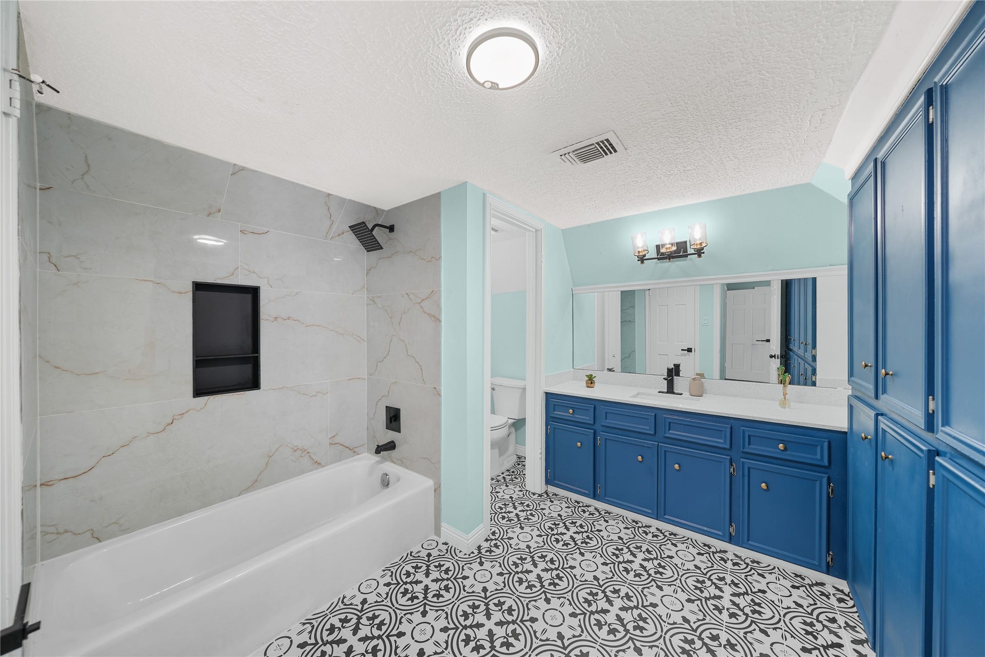 15110 Walters Road, Houston, TX 77068 Secondary Bathroom