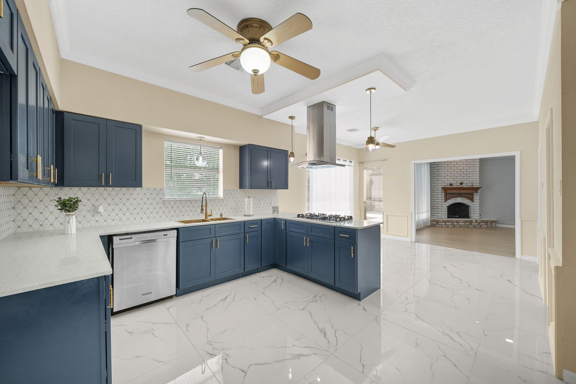 15110 Walters Road, Houston, TX 77068 Kitchen cooking area