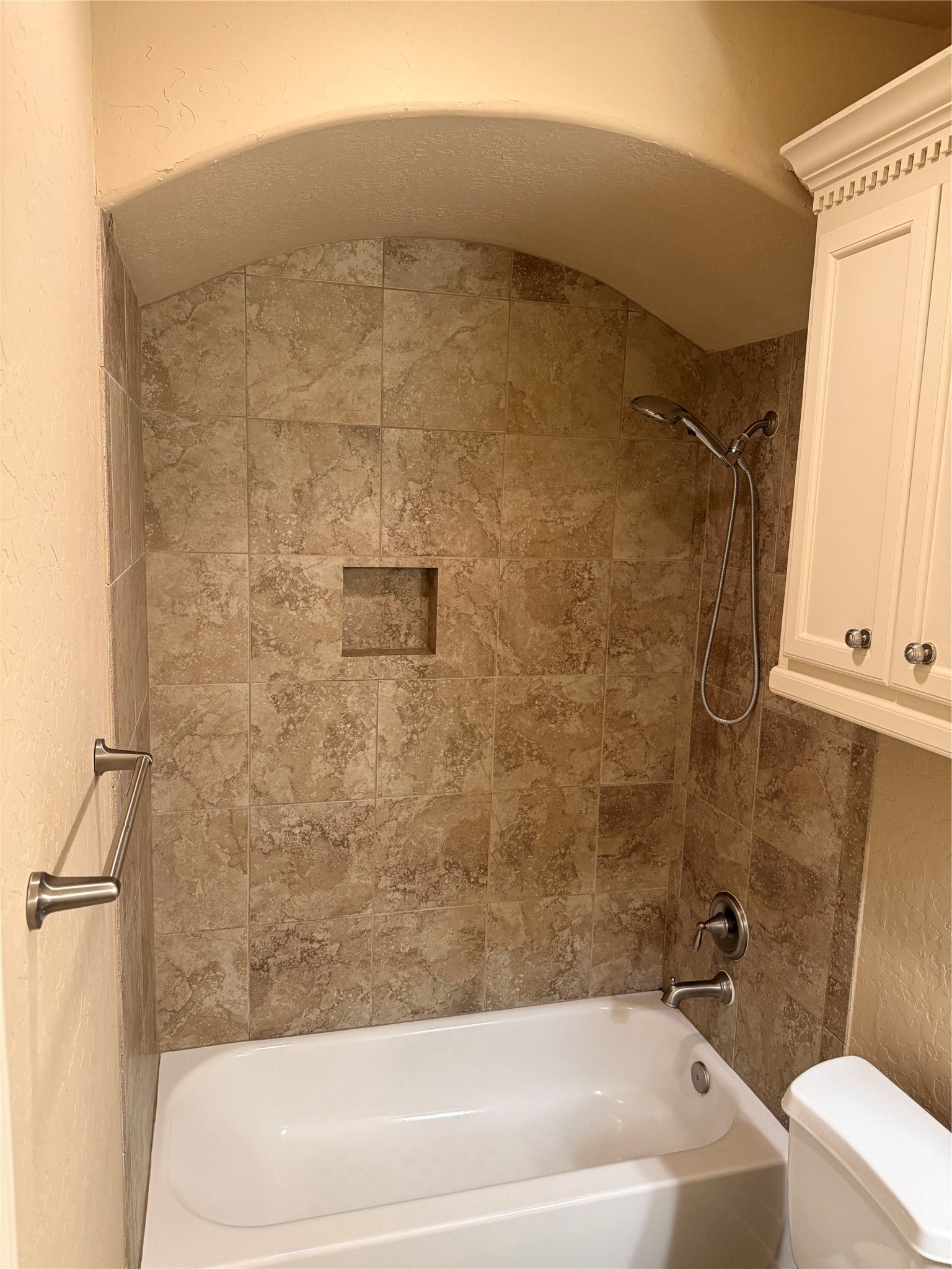 19841 S Plantation Estates Drive, Porter, TX 77365 Secondary bathroom.