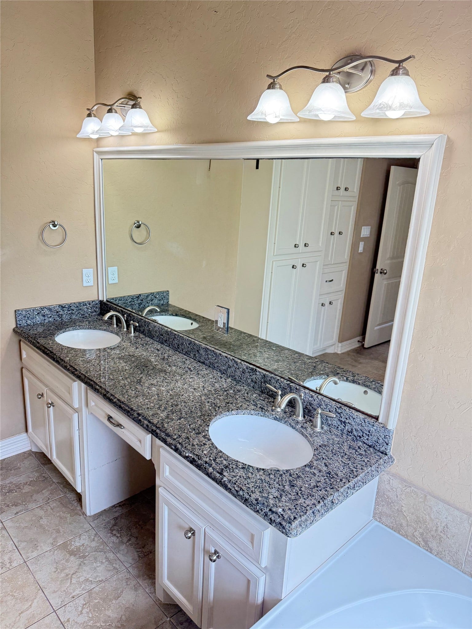 19841 S Plantation Estates Drive, Porter, TX 77365 Primary Bathroom