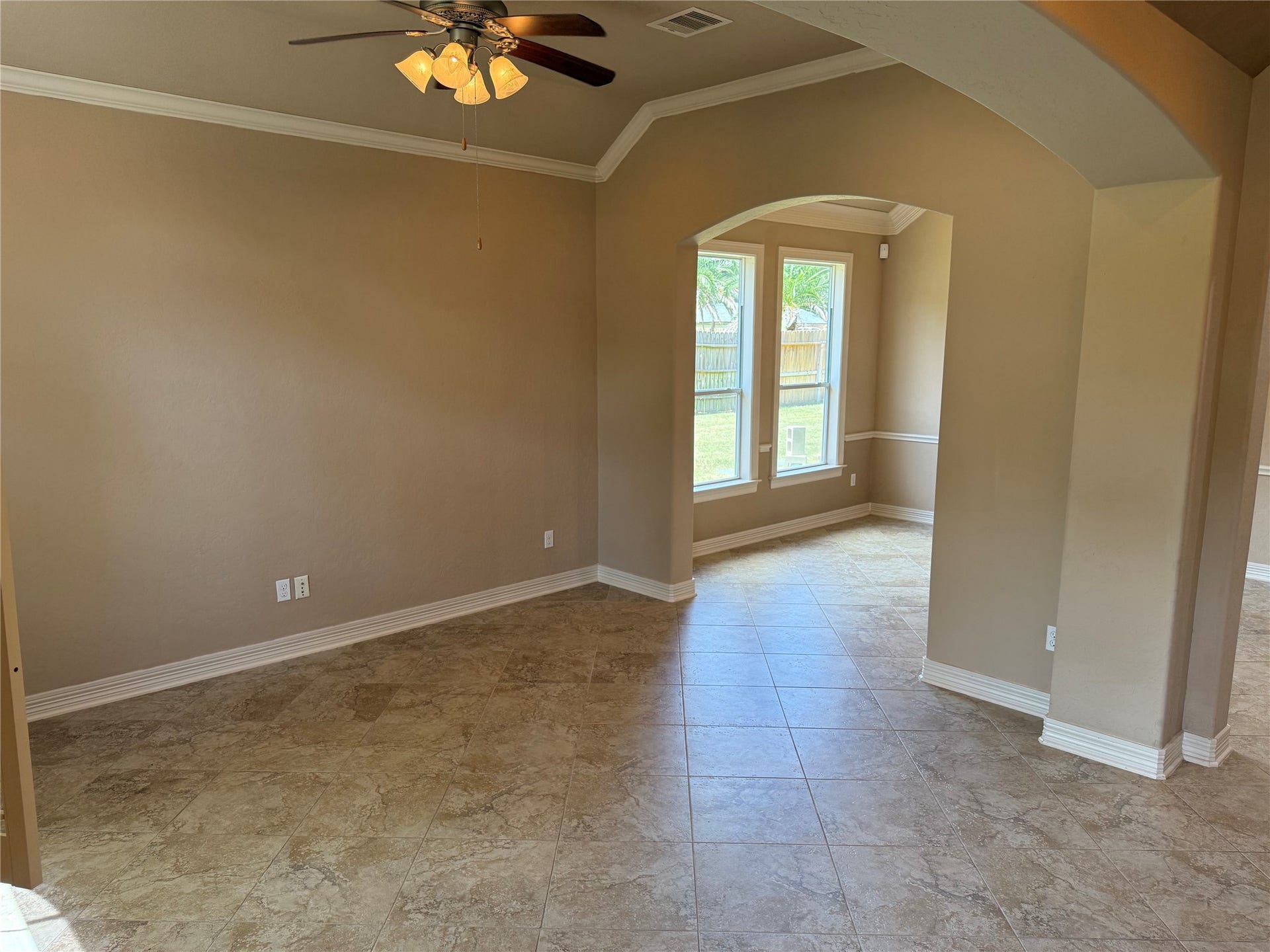 19841 S Plantation Estates Drive, Porter, TX 77365 Spacious dining room area with large windows!