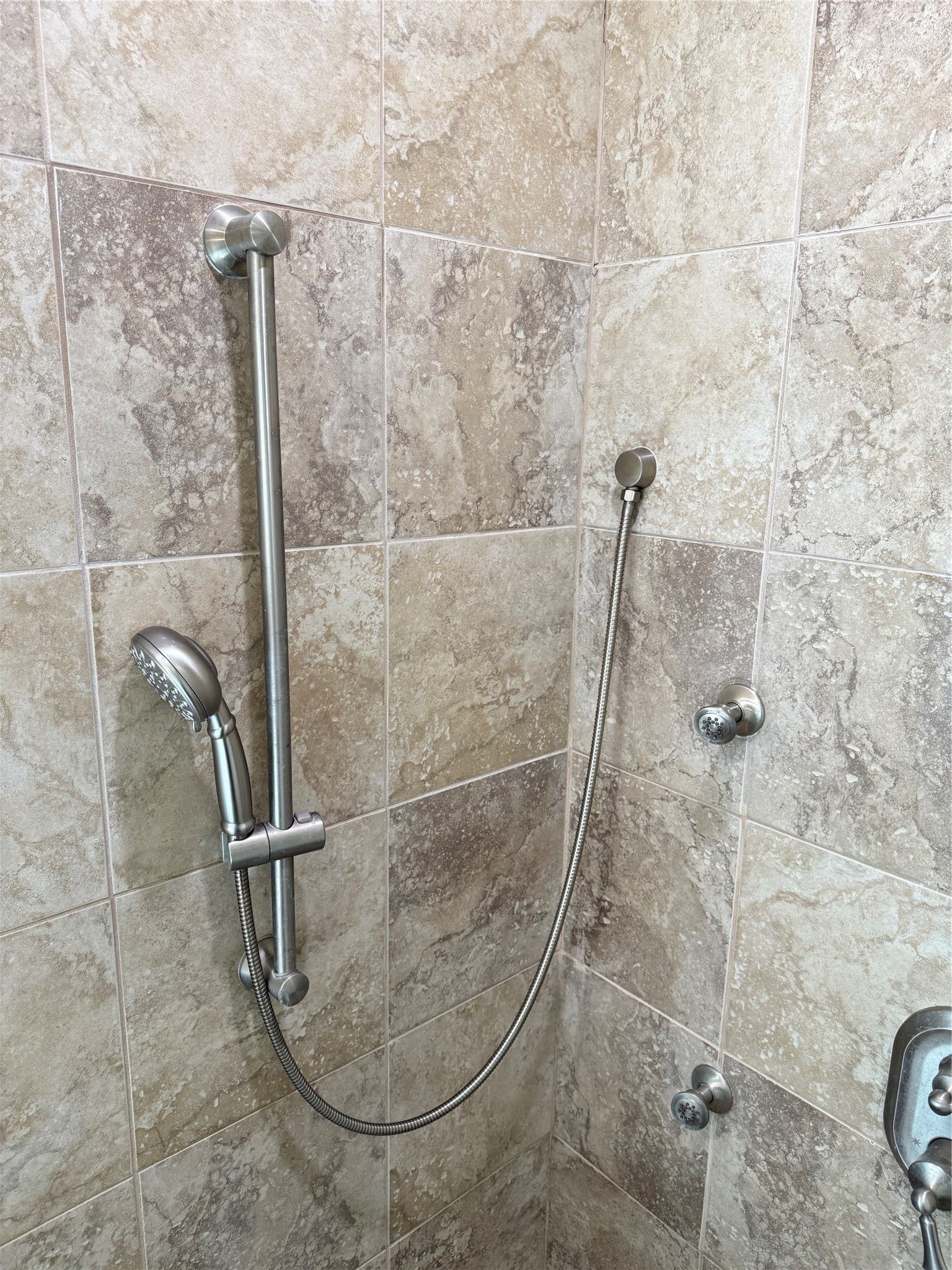19841 S Plantation Estates Drive, Porter, TX 77365 Custom shower head 2 in 1