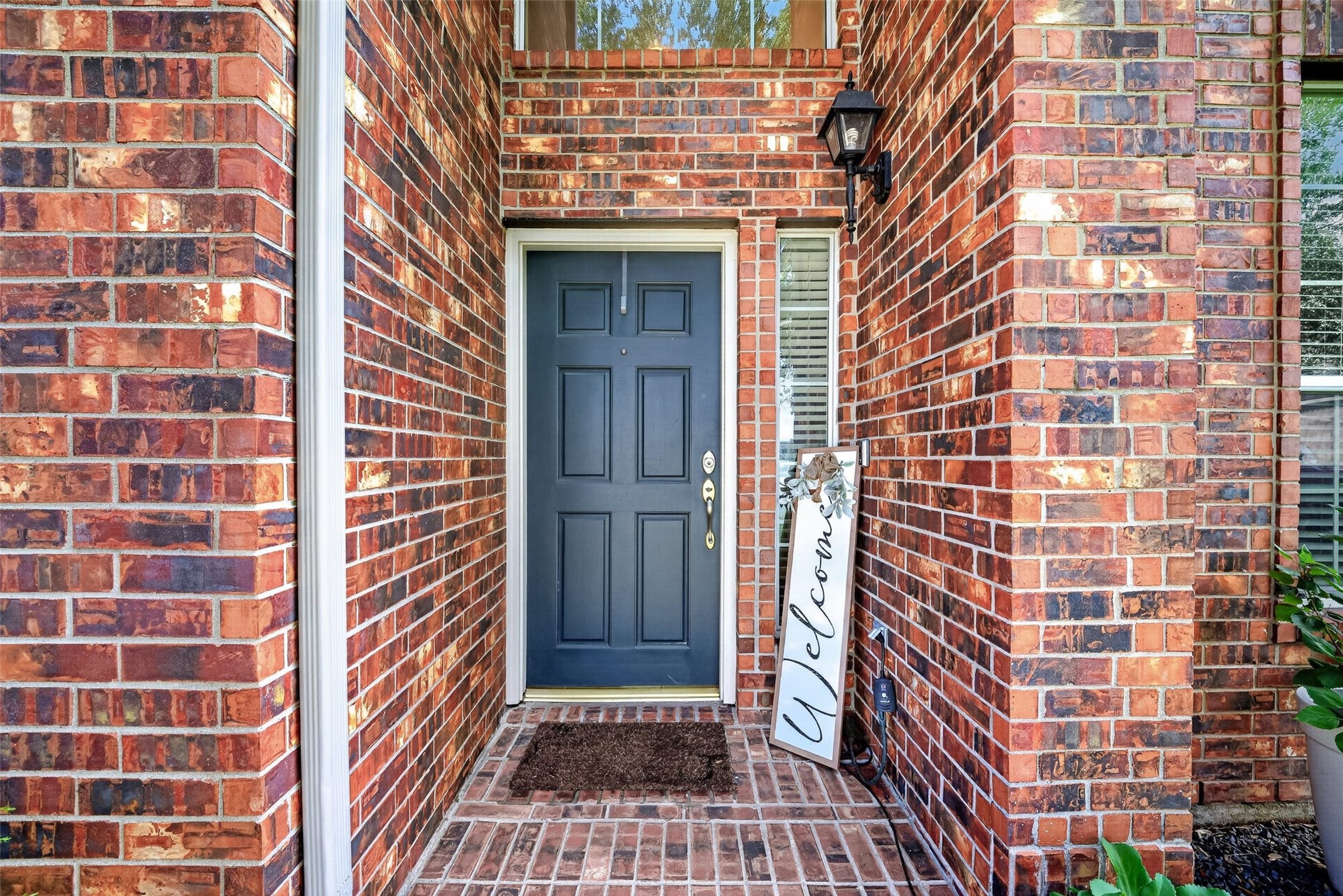 113 Erin Court, La Porte, TX 77571 Arched brick entry porch with a welcoming front door.