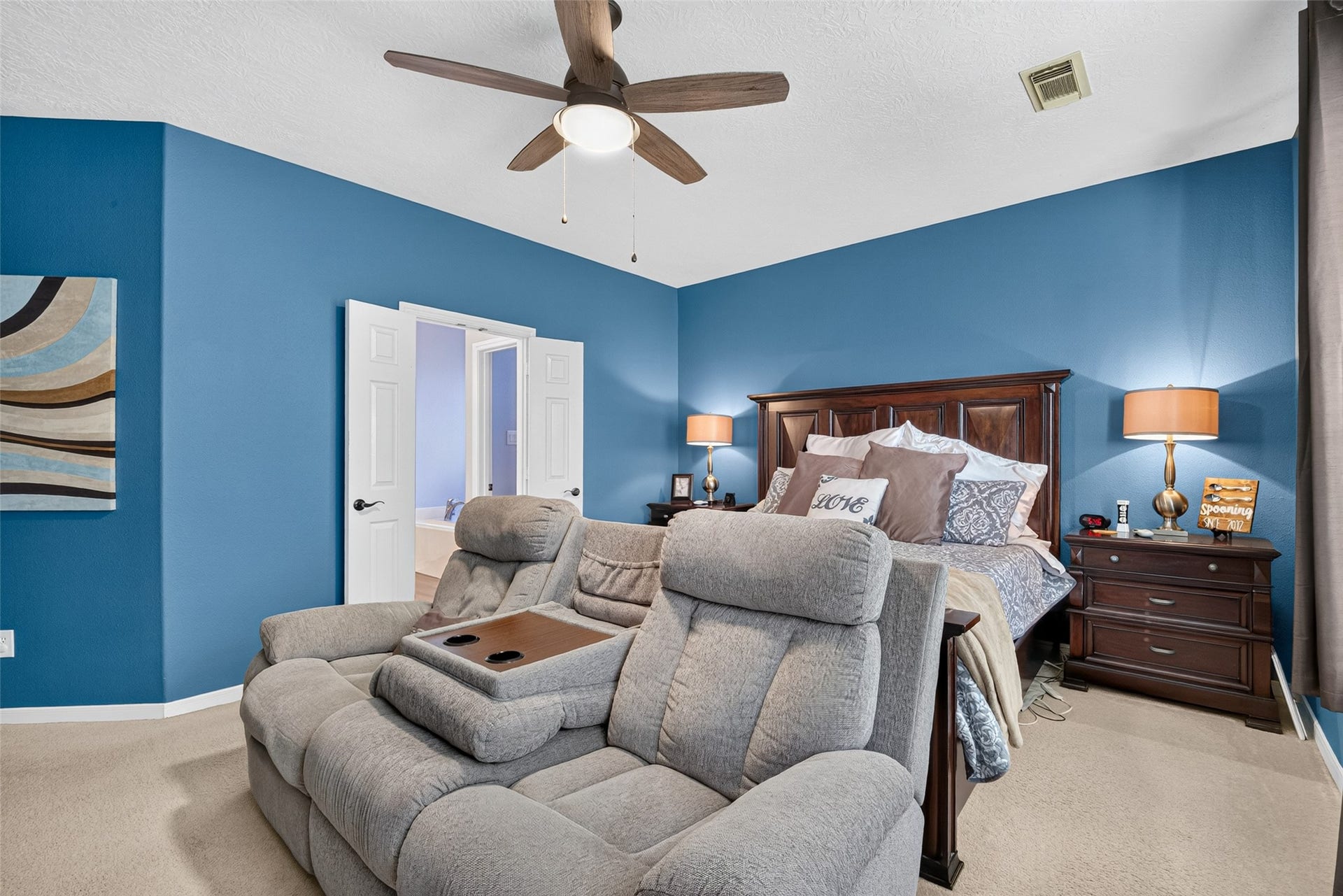 113 Erin Court, La Porte, TX 77571 Primary bedroom with accent wall and plenty of daylight.