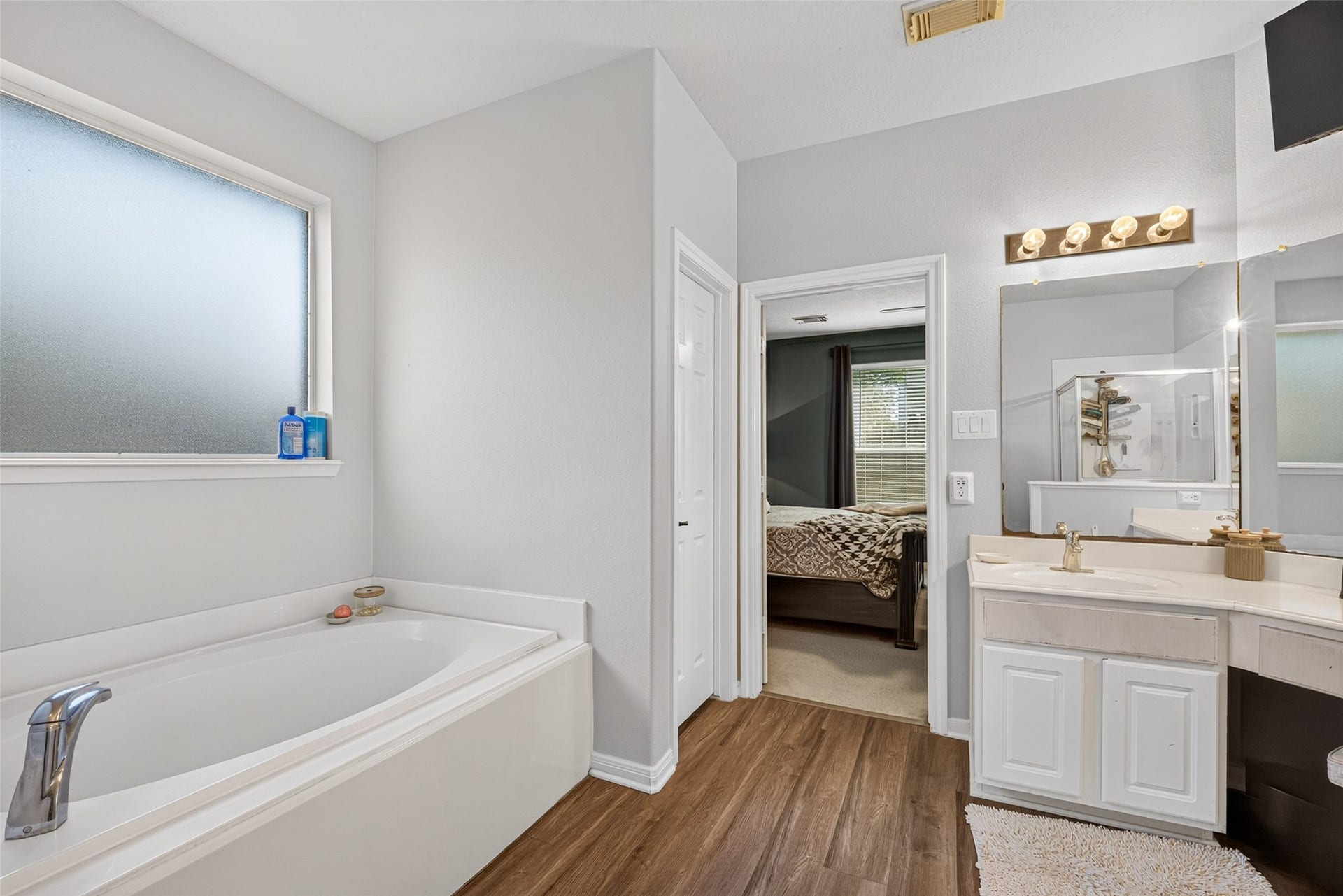 113 Erin Court, La Porte, TX 77571 Garden tub and vanity in the calming primary bath.