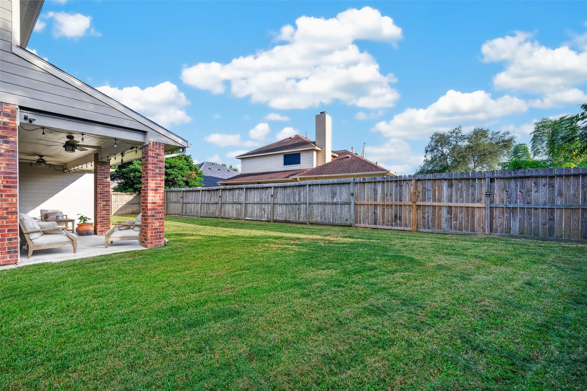 113 Erin Court, La Porte, TX 77571 Fully fenced backyard stretching out behind the covered patio.