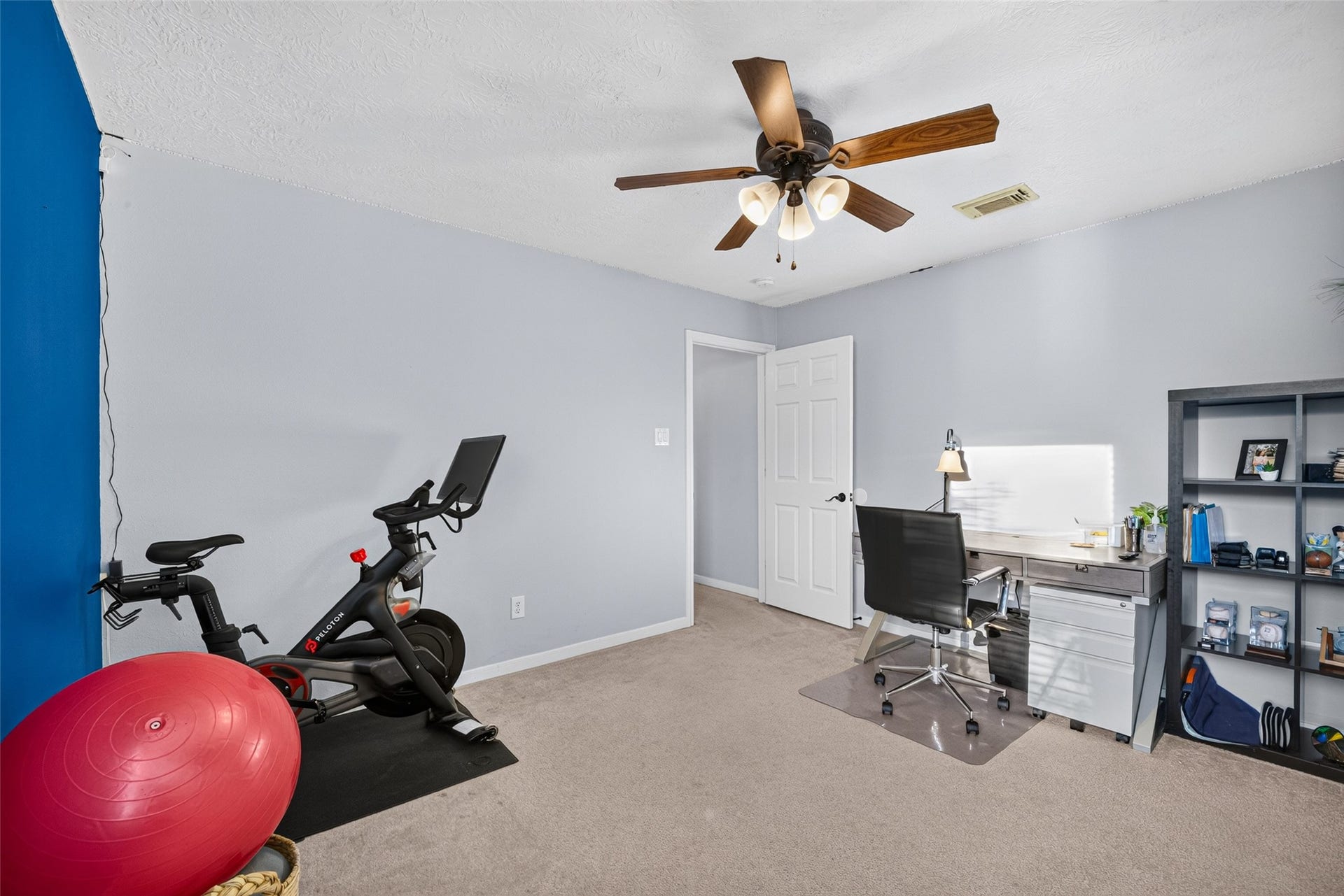 113 Erin Court, La Porte, TX 77571 Flex room with space for a home gym or office setup.