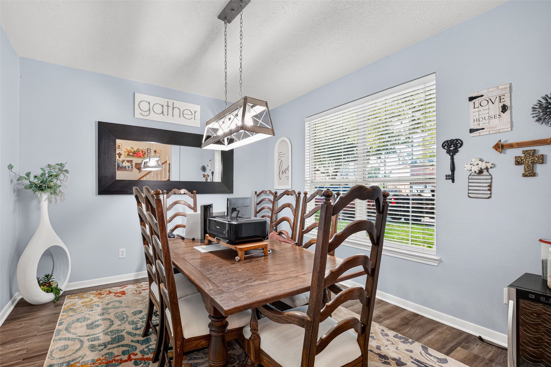 113 Erin Court, La Porte, TX 77571 Formal dining room with space to gather everyone around the table.