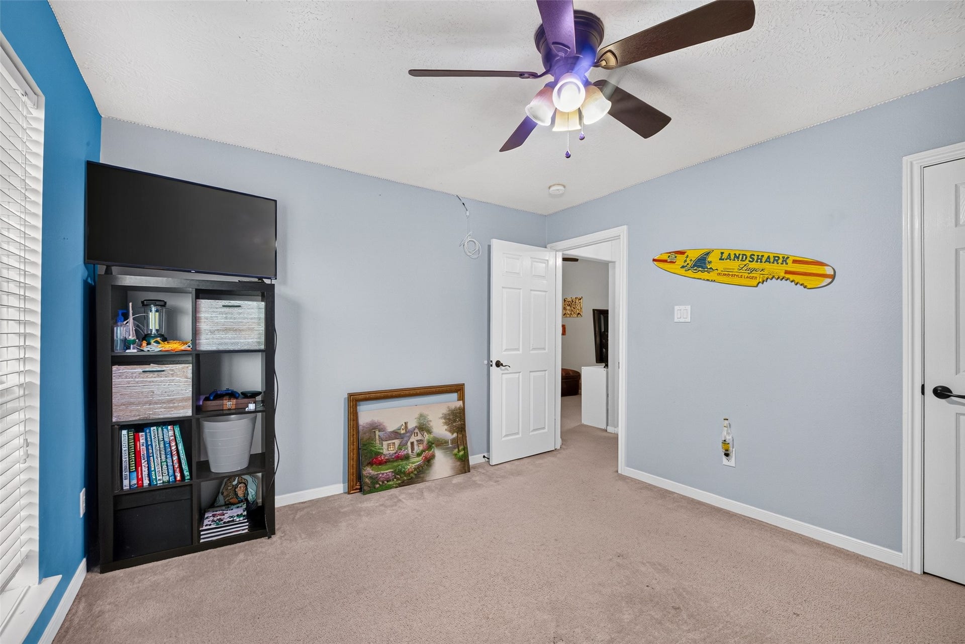 113 Erin Court, La Porte, TX 77571 Versatile bedroom guest room, study, or nursery, you decide.
