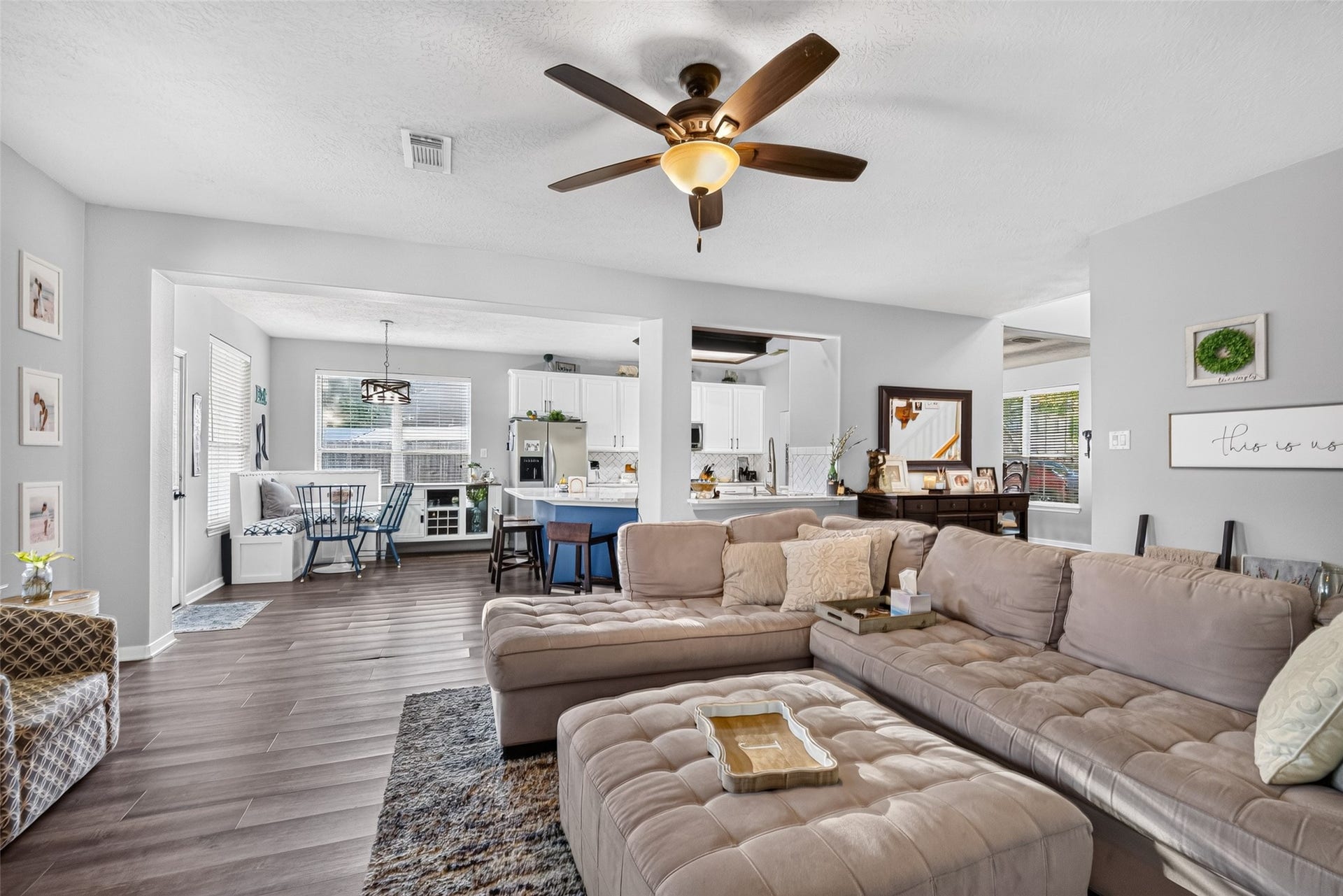 113 Erin Court, La Porte, TX 77571 Open-concept living area made for everyday living and entertaining.