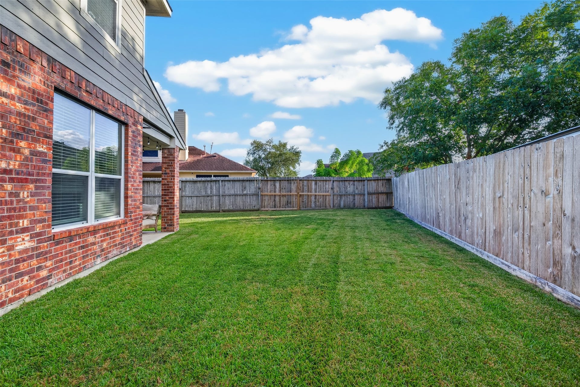 113 Erin Court, La Porte, TX 77571 Big backyard with a mature tree room to play and unwind.