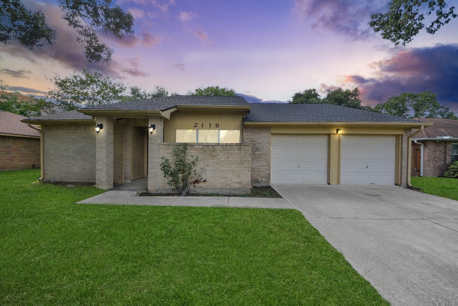 Property photo for 2118 Pilgrims Bend Drive, Friendswood, TX