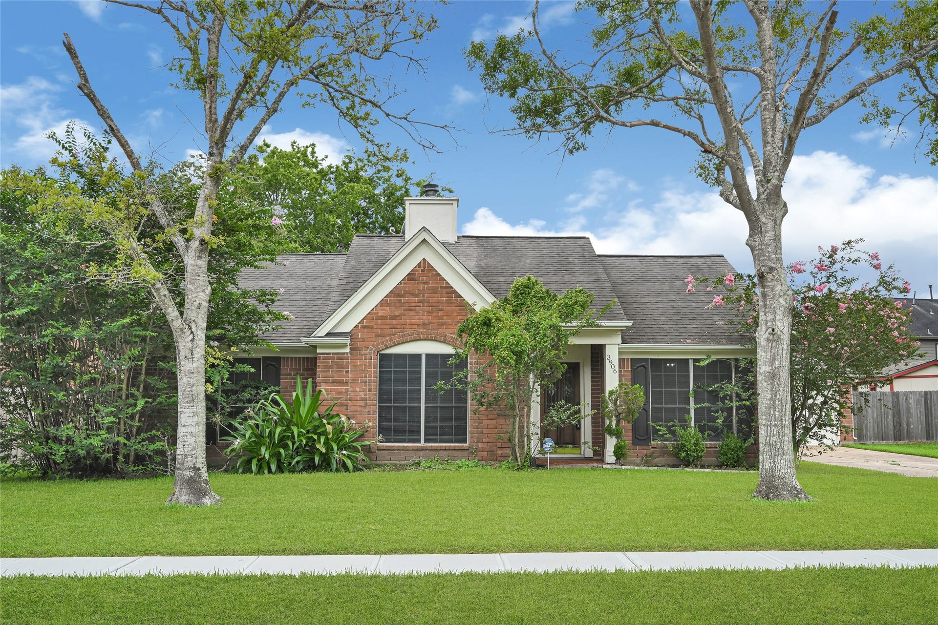 3906 Greenwood Drive, Pearland, TX 77584 3906 Greenwood Drive, Pearland, TX 77584