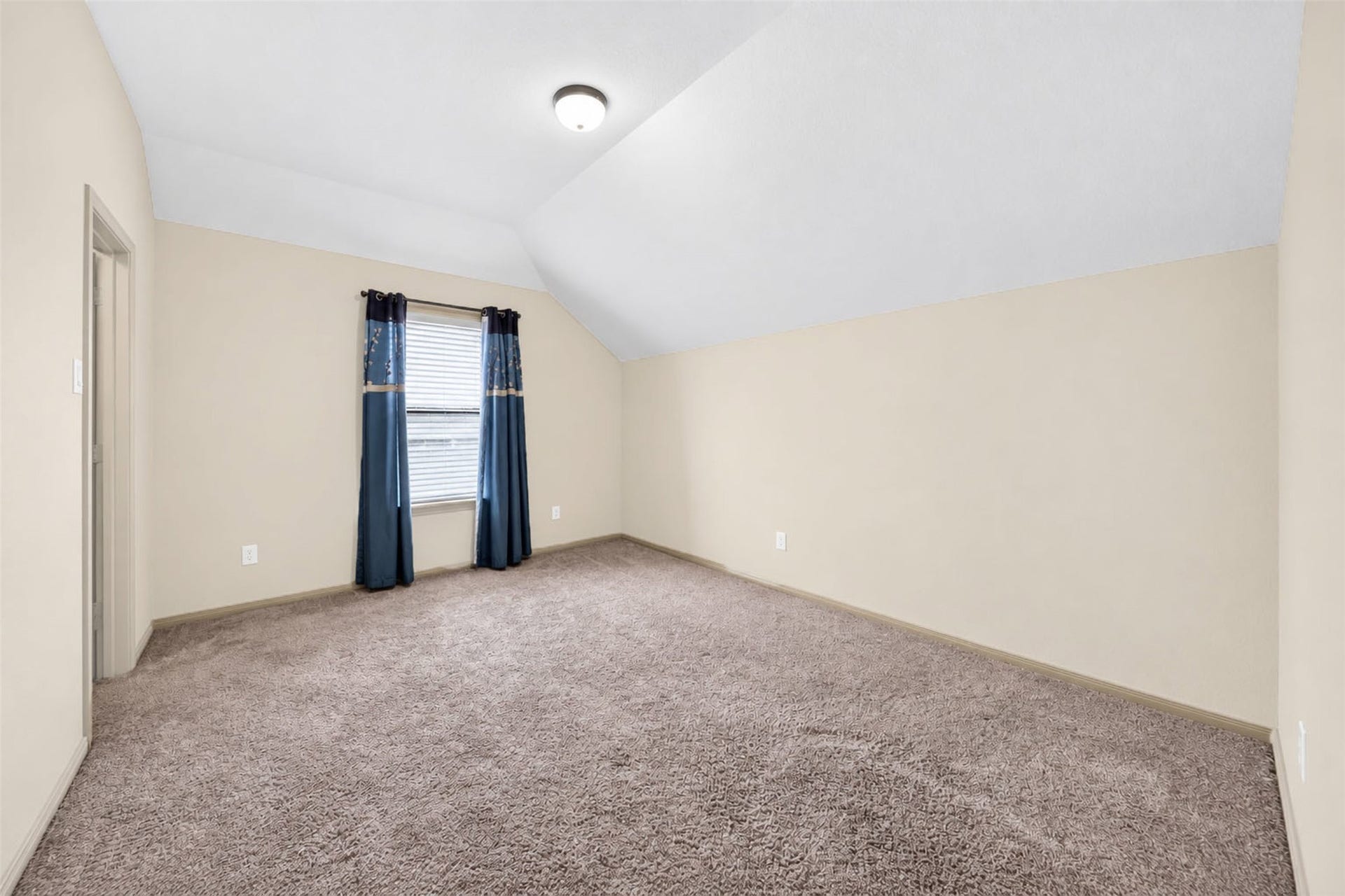 4th Bedroom upstairs.