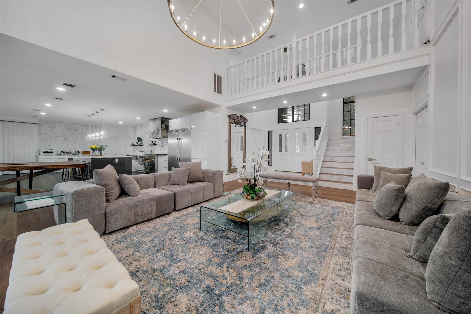 11 W Kitty Hawk ST, Richmond, TX 77406 Dramatic two-story foyer introduces the homes bright interiors and open, sophisticated design.