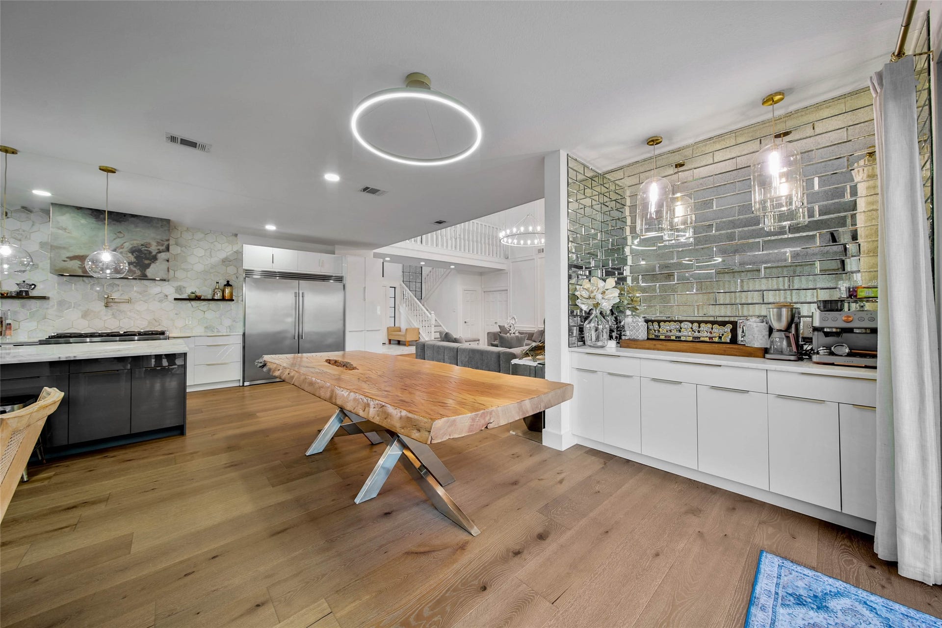 11 W Kitty Hawk ST, Richmond, TX 77406 Casual breakfast coffee area enjoys excellent natural light and convenient proximity to the kitchen and outdoor spaces.