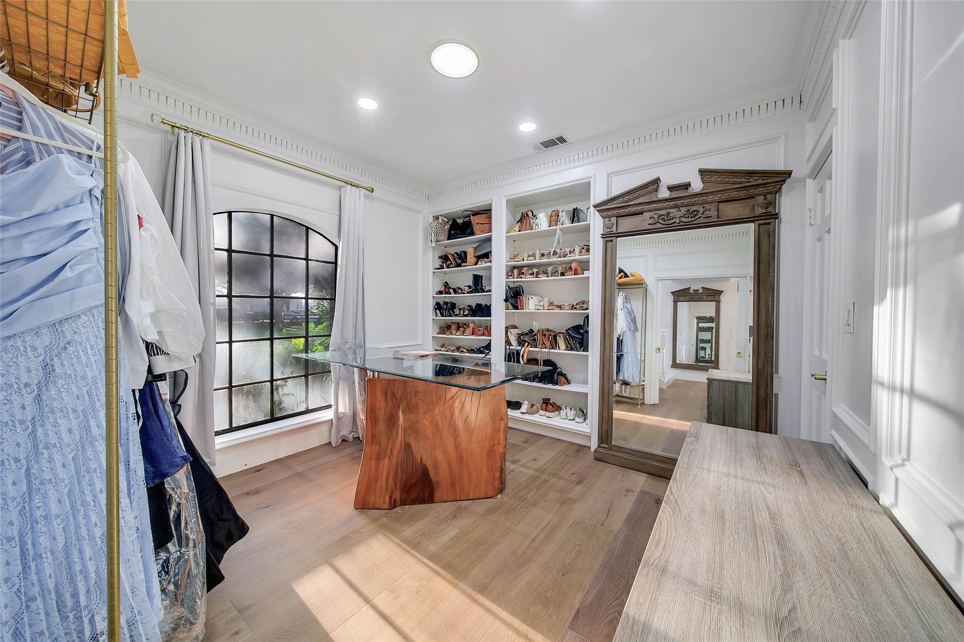 11 W Kitty Hawk ST, Richmond, TX 77406 Large office espace provides extensive built-in storage and organization adjacent to the primary suite, you can used as an extra closet, hobby room, nursery, you named