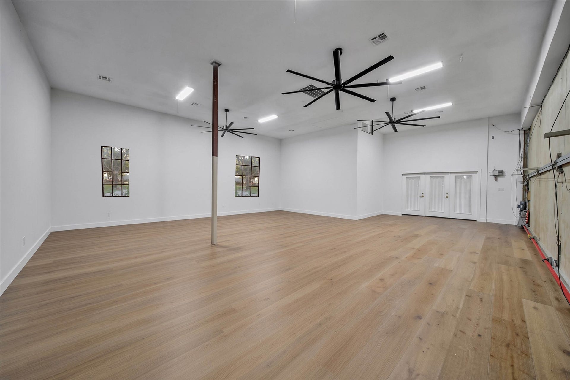 11 W Kitty Hawk ST, Richmond, TX 77406 Hangar, man cavern, game room or entertaining, you decide how to call this area provides a relaxing setting overlooking the expansive grounds and spectacular Texas sunsets.