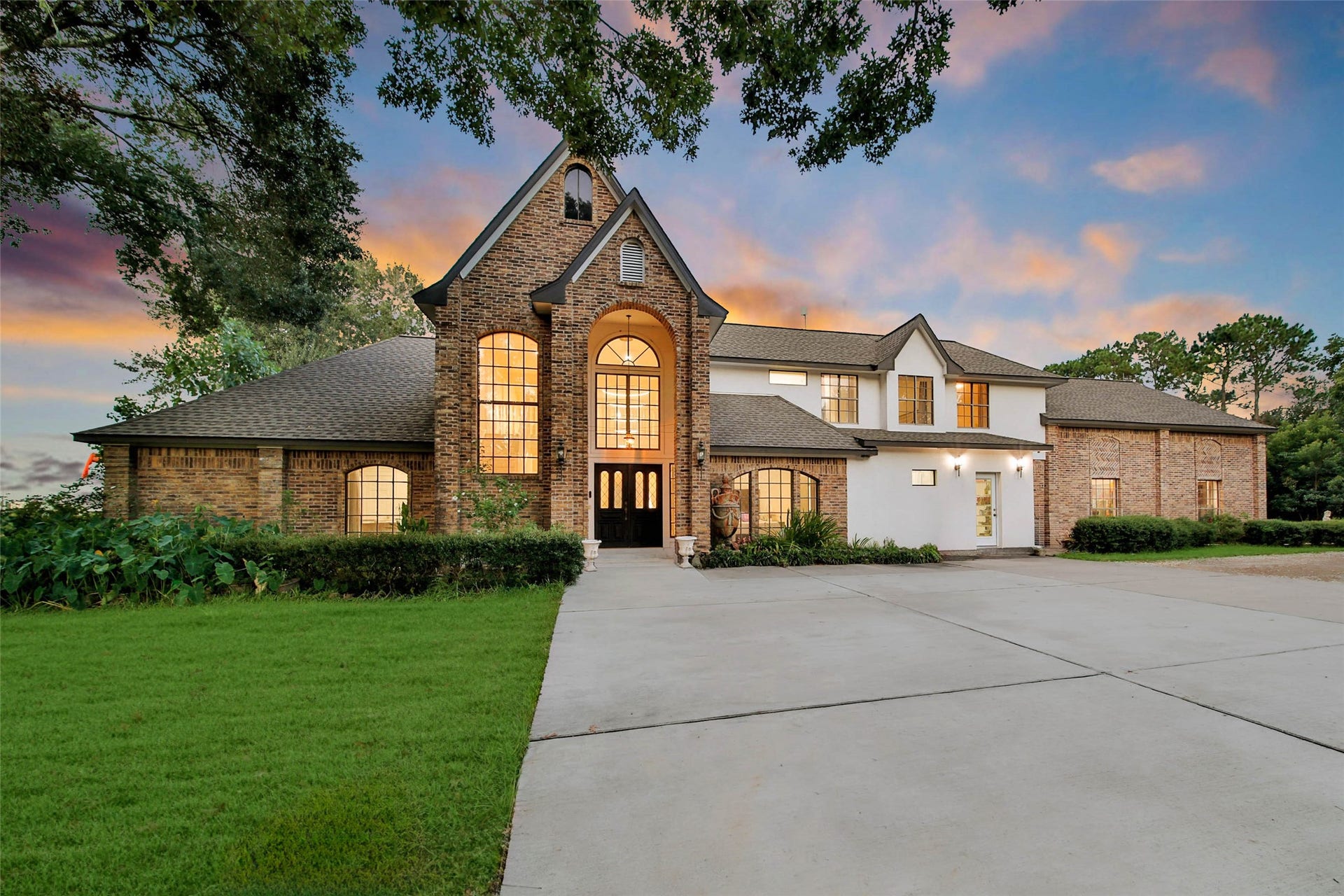 11 W Kitty Hawk ST, Richmond, TX 77406 Elegant architectural details and a welcoming covered entry introduce this exceptional Cove Trails residence.