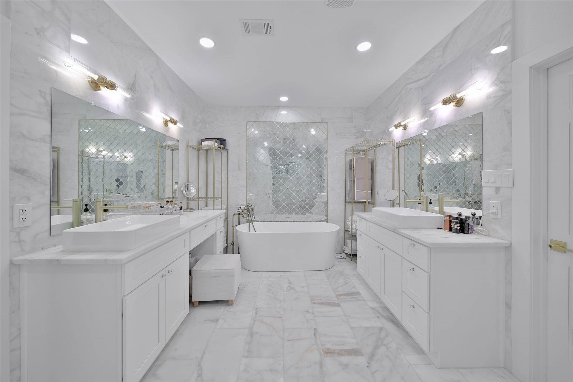 11 W Kitty Hawk ST, Richmond, TX 77406 Spa-inspired primary bath provides dual vanity areas, generous storage and an exceptionally spacious design.